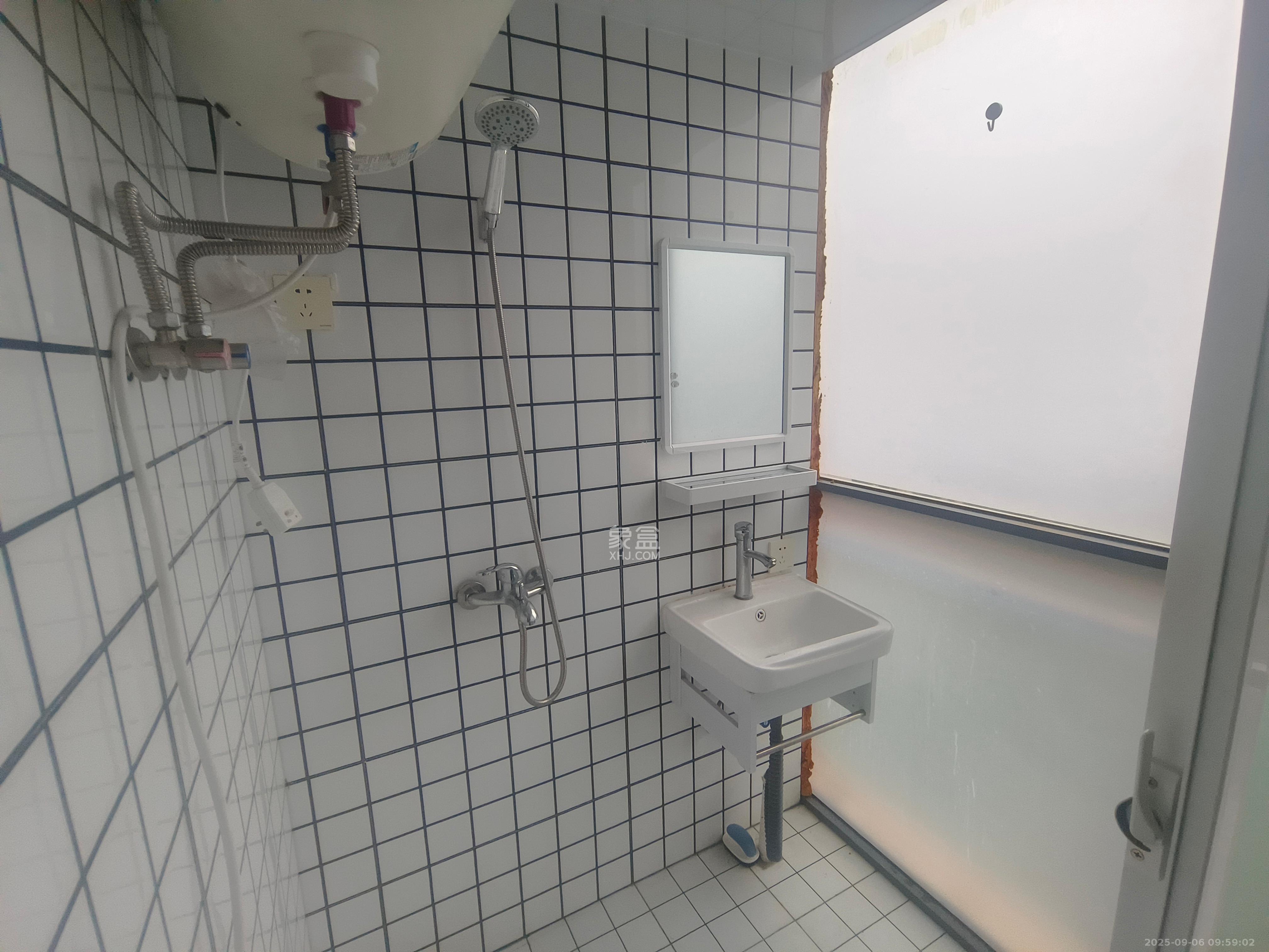 归心苑 1室1厅1卫 1100.0元/月 归心苑 1室1厅1卫 1100.0元/月室内图