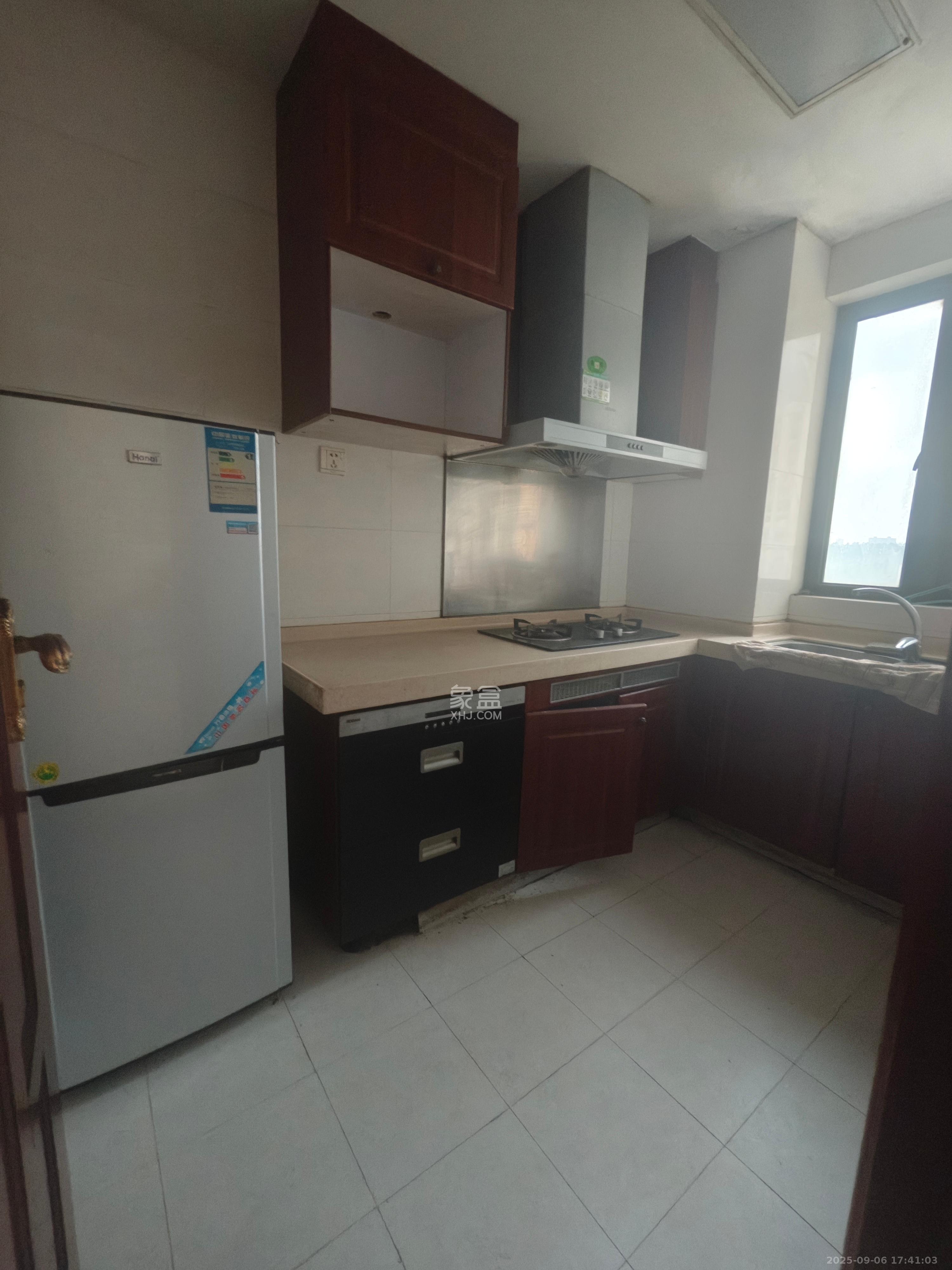 恒大城 3室2厅1卫 1800.0元/月 恒大城 3室2厅1卫 1800.0元/月室内图