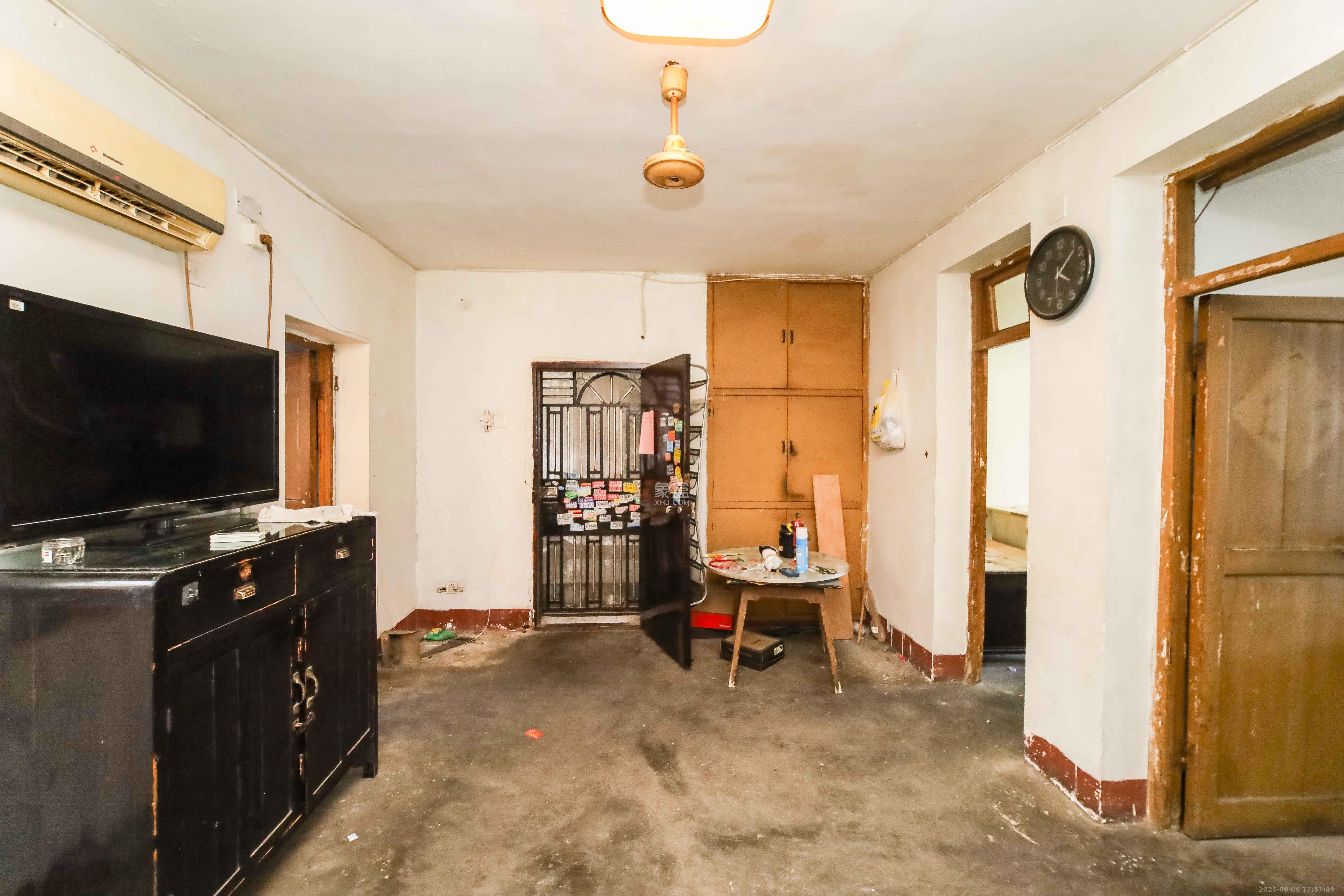 杨家山汽修厂宿舍  2室2厅1卫    32.0万 杨家山汽修厂宿舍  2室2厅1卫    32.0万客厅