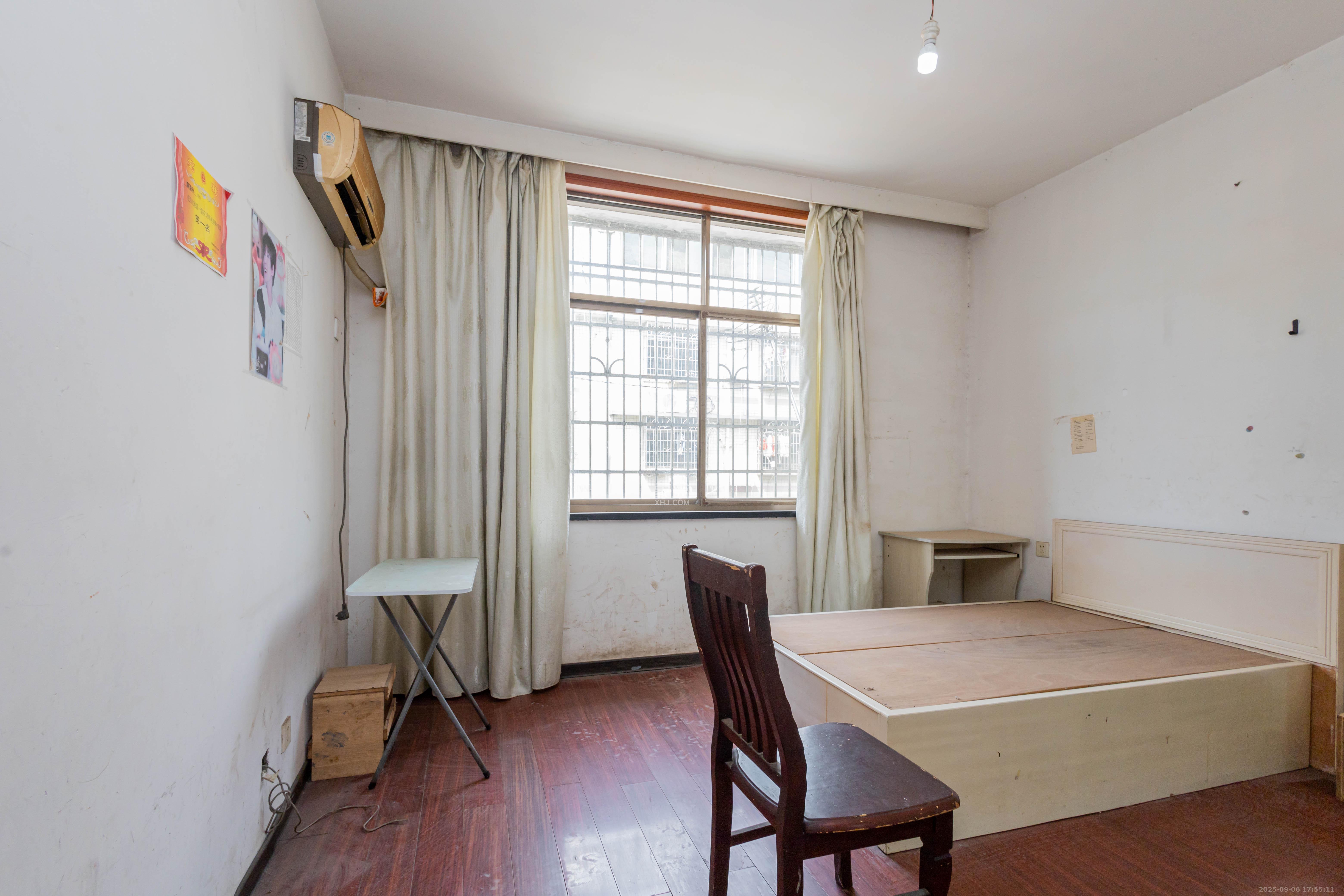 泉塘小区  3室2厅2卫    1000.0元/月室内图