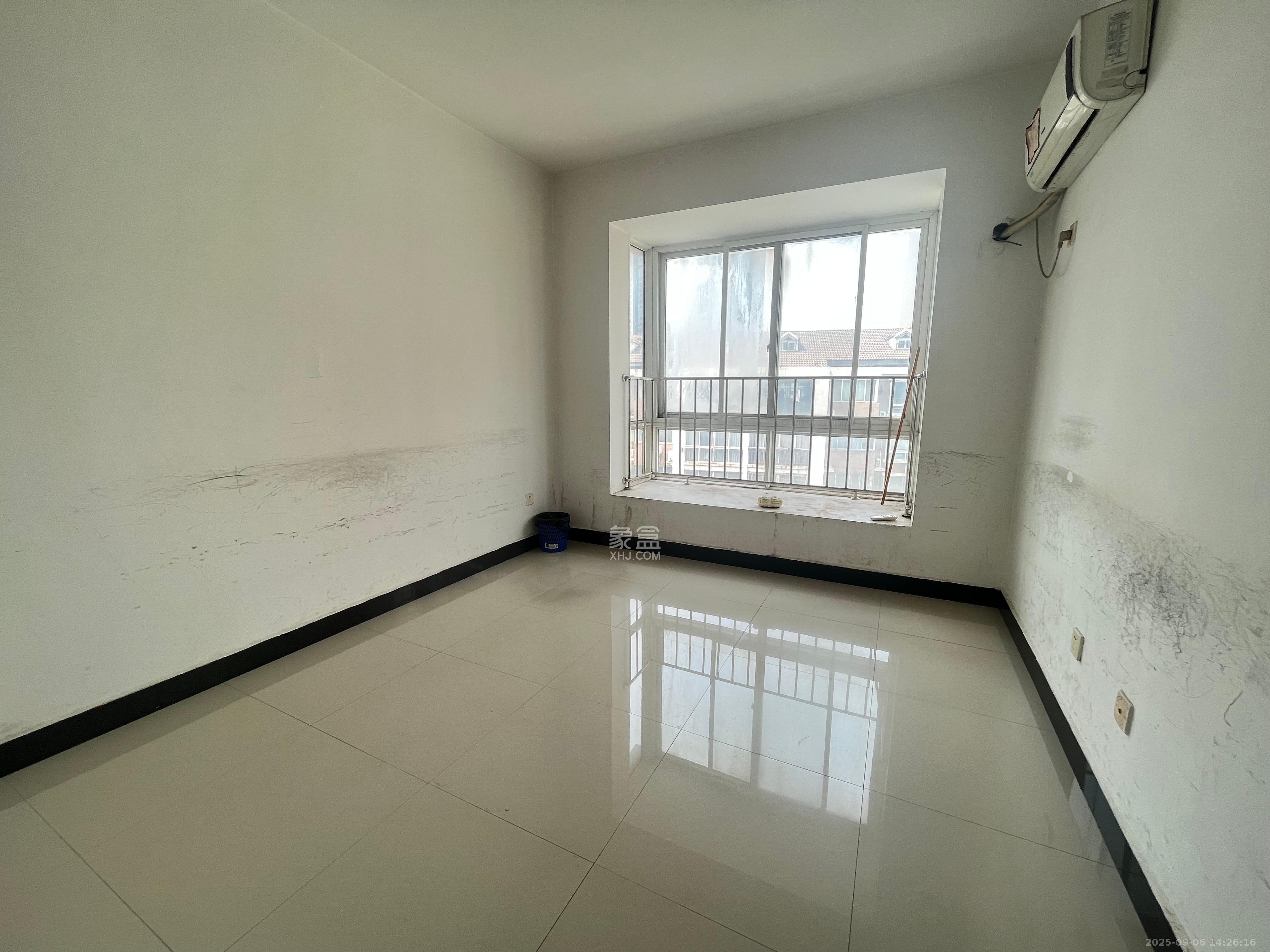 联通小区(瑞丽园) 4室2厅2卫 3200.0元/月 联通小区(瑞丽园) 4室2厅2卫 3200.0元/月室内图