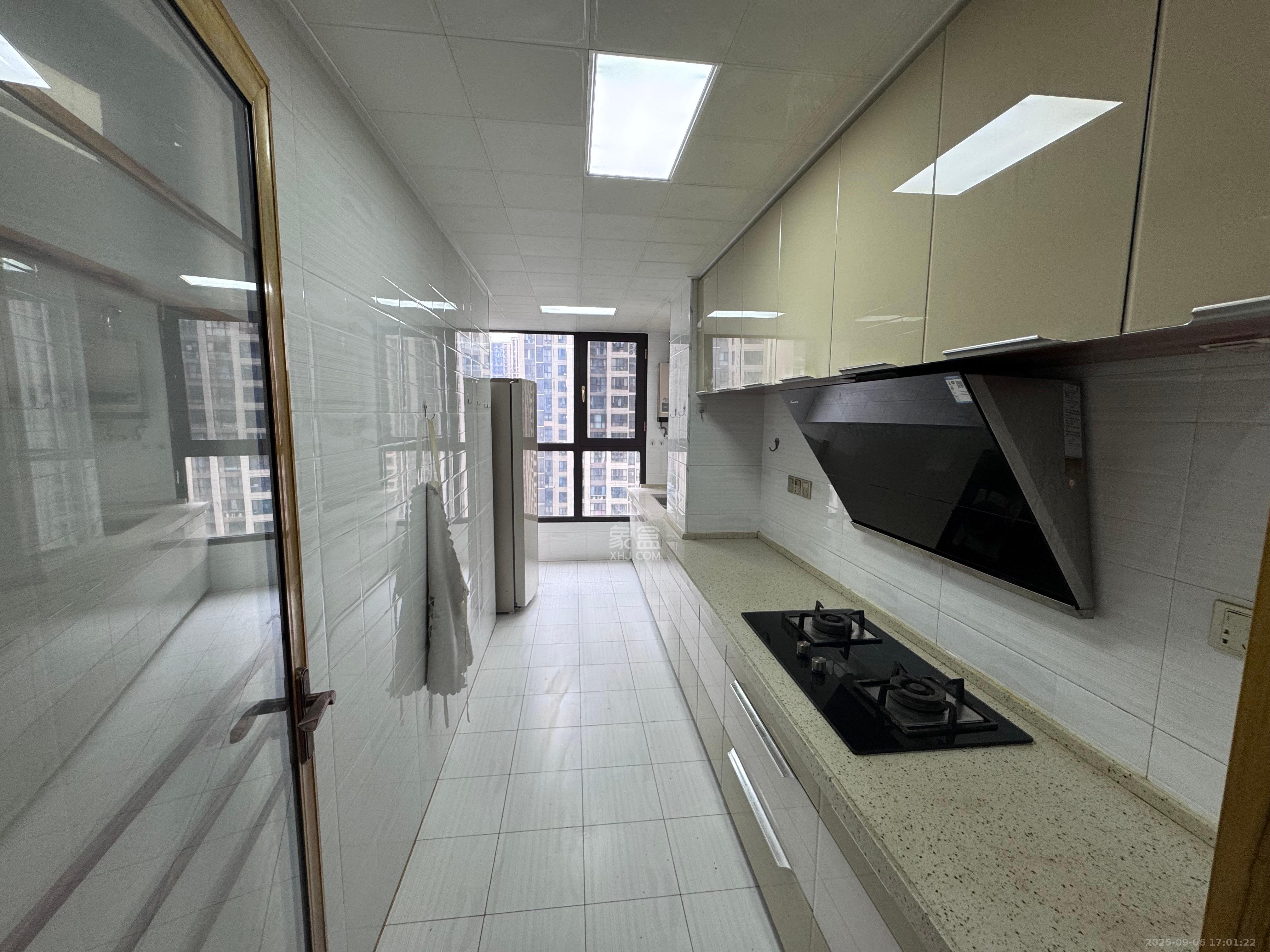 和泓梅溪四季  4室2厅2卫    3400.0元/月室内图