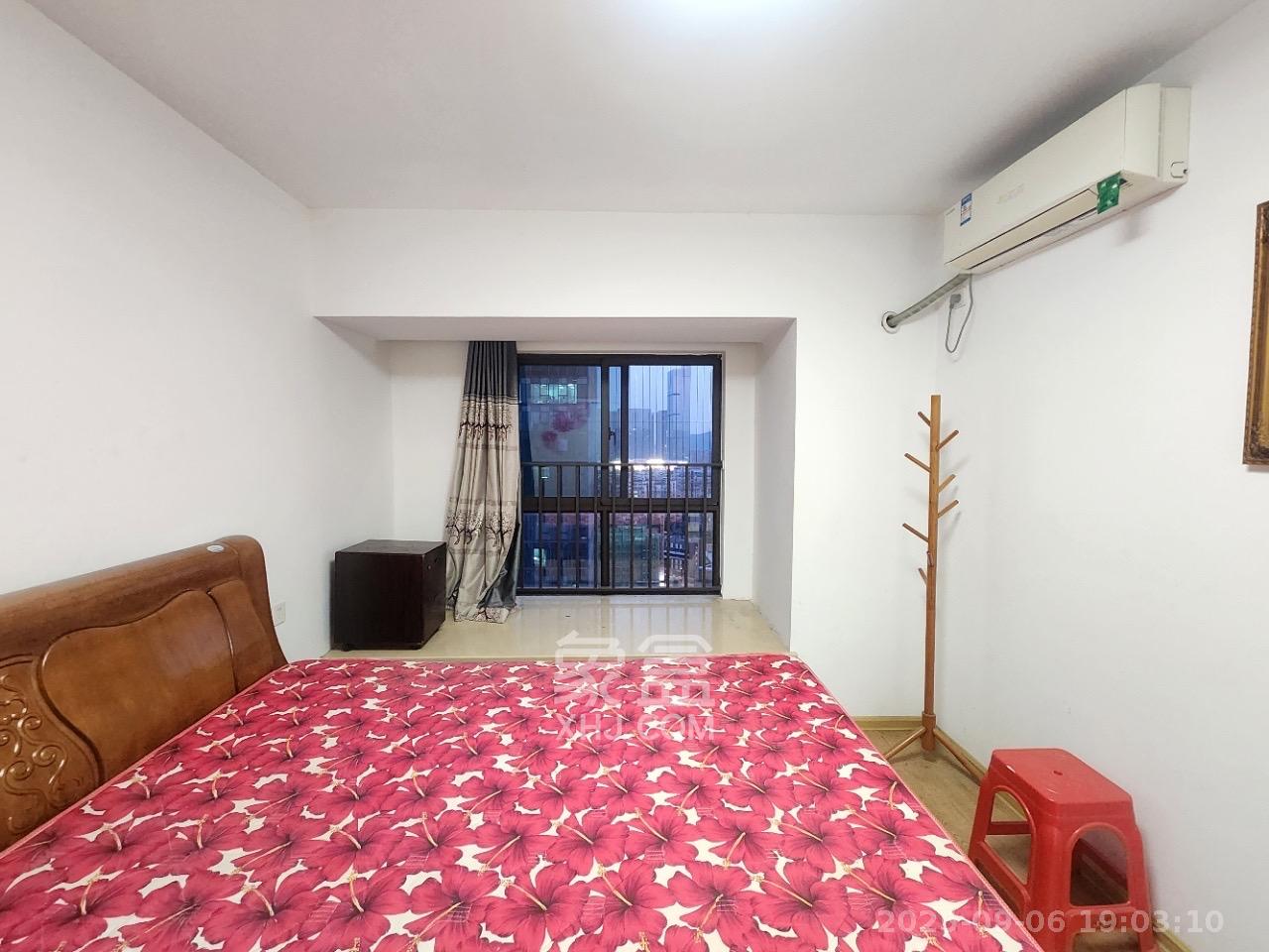 绿地中央广场 2室2厅1卫 2300.0元/月 绿地中央广场 2室2厅1卫 2300.0元/月室内图