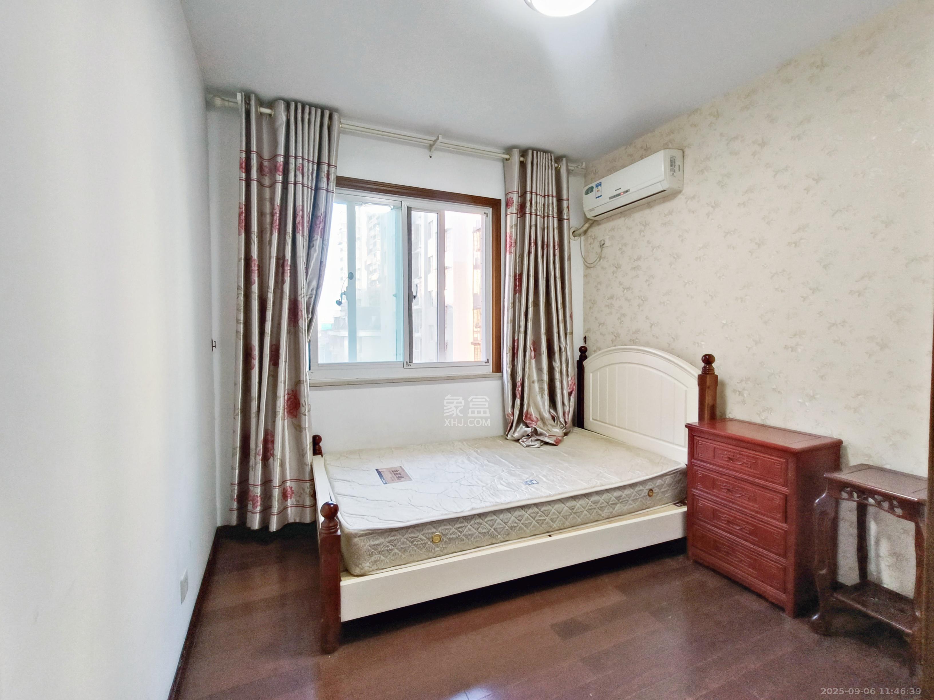 枫林美景  3室2厅2卫    2500.0元/月室内图