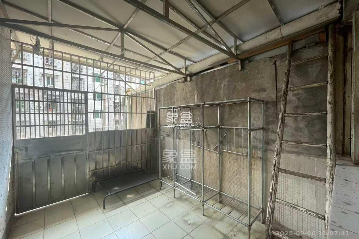 新运公寓  2室2厅1卫    2100.0元/月 新运公寓  2室2厅1卫    2100.0元/月室内图