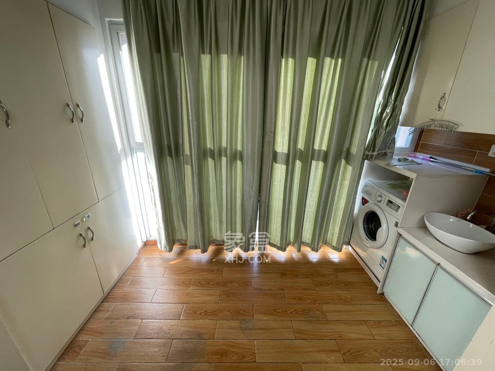 万国城(当代满庭春MOMA)三期  3室2厅1卫    2400.0元/月 万国城(当代满庭春MOMA)三期  3室2厅1卫    2400.0元/月室内图