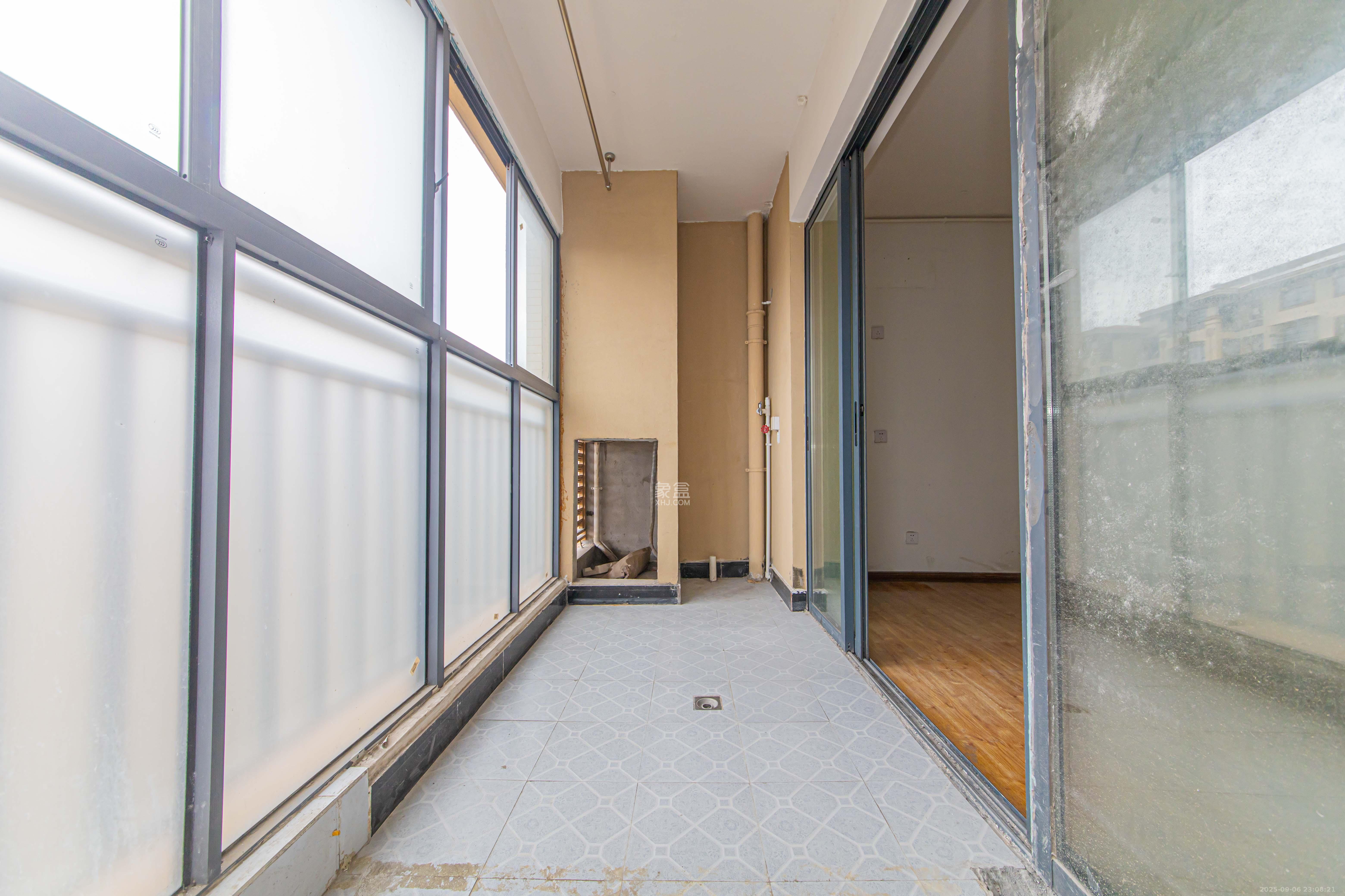 中建芙蓉嘉苑 3室2厅2卫 98.0万 中建芙蓉嘉苑 3室2厅2卫 98.0万阳台