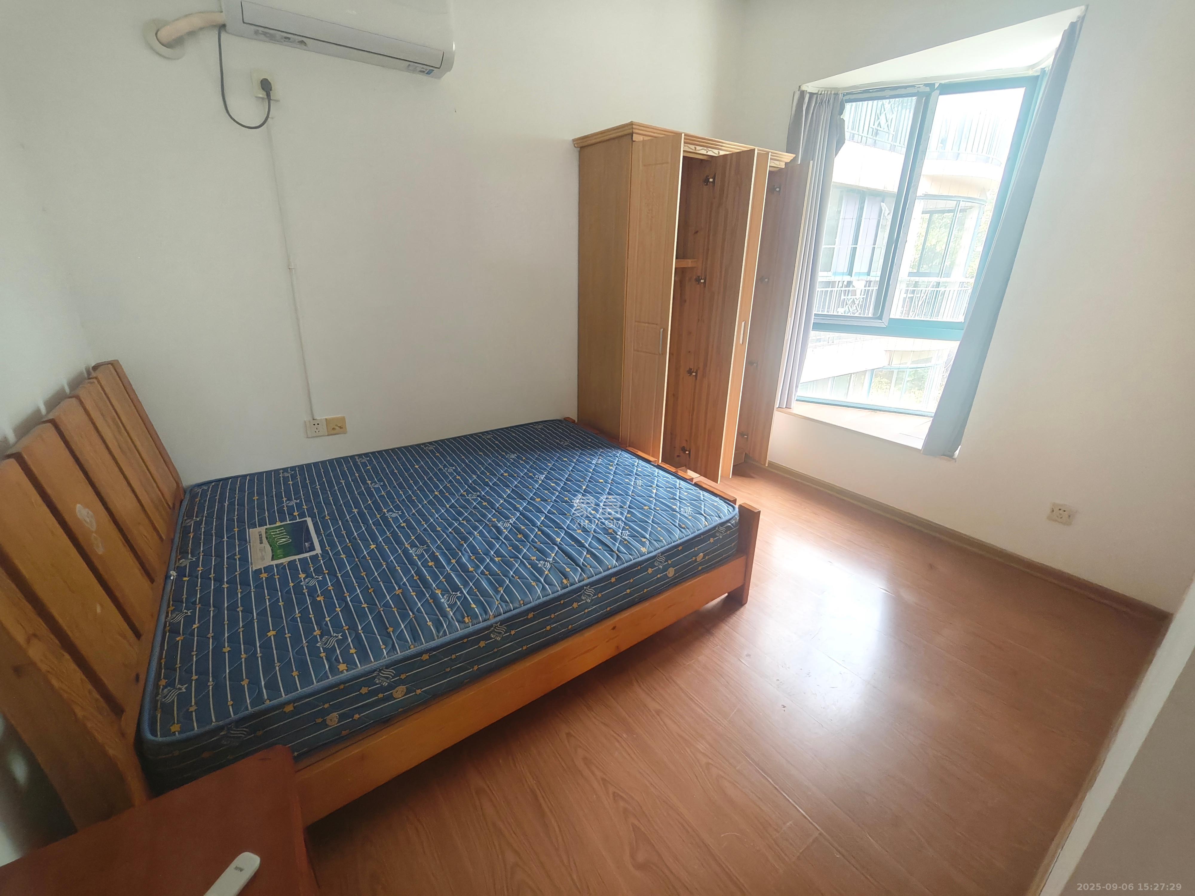 圣爵菲斯  1室2厅1卫    2000.0元/月室内图