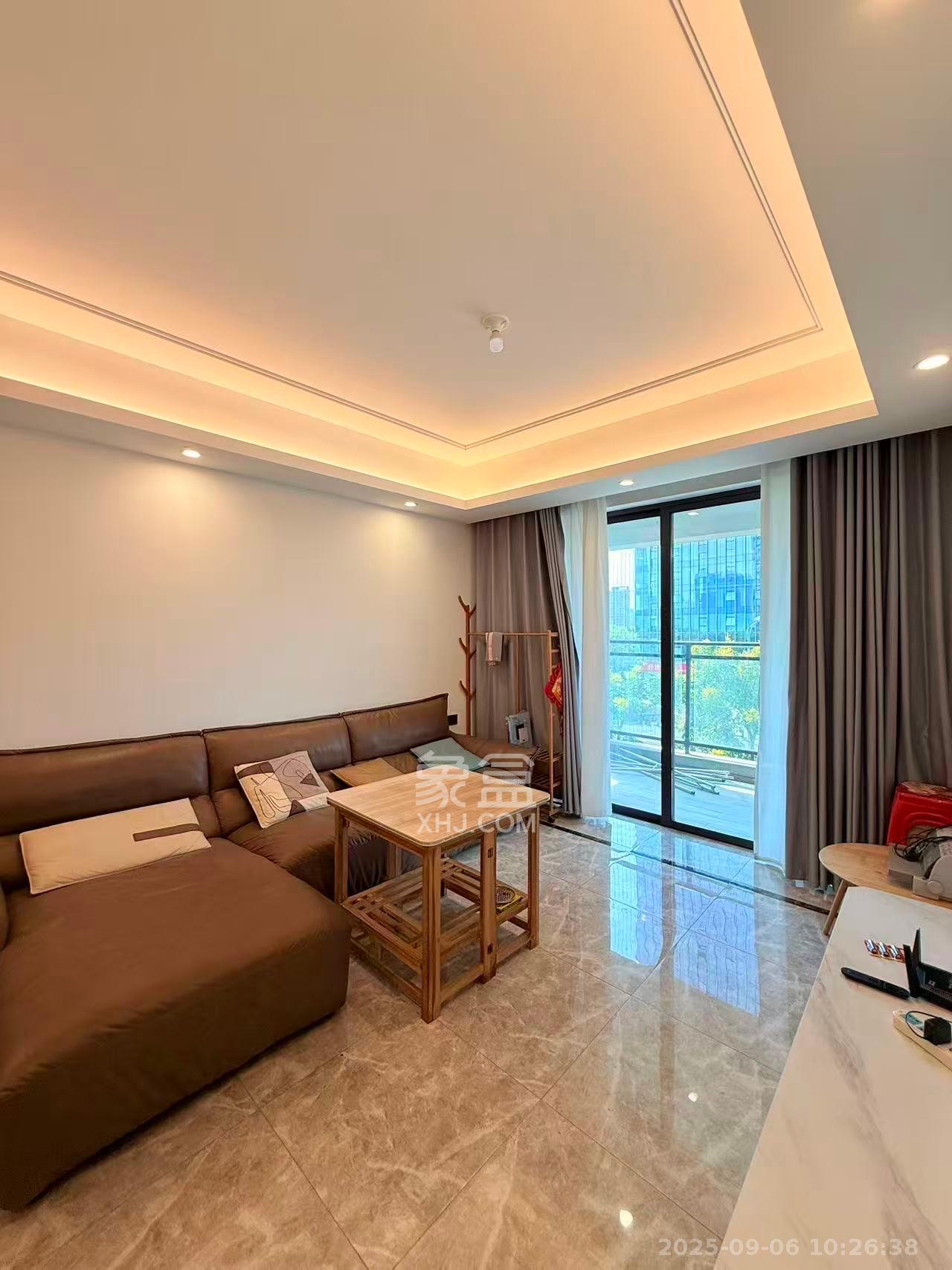 绿地V岛  3室2厅2卫    3800.0元/月室内图