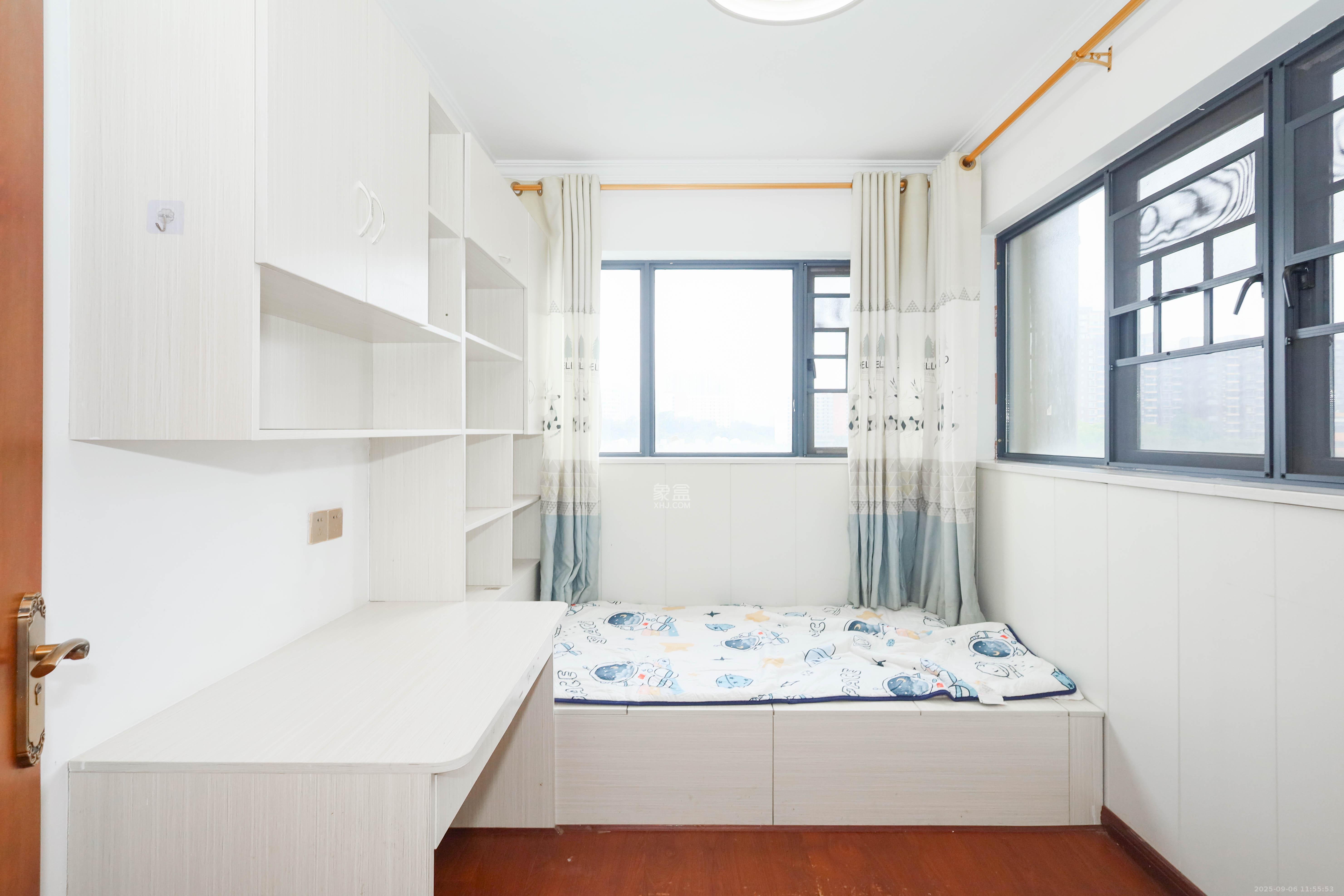 好莱城(弘德西街) 4室2厅2卫 118.0万 好莱城(弘德西街) 4室2厅2卫 118.0万卧室