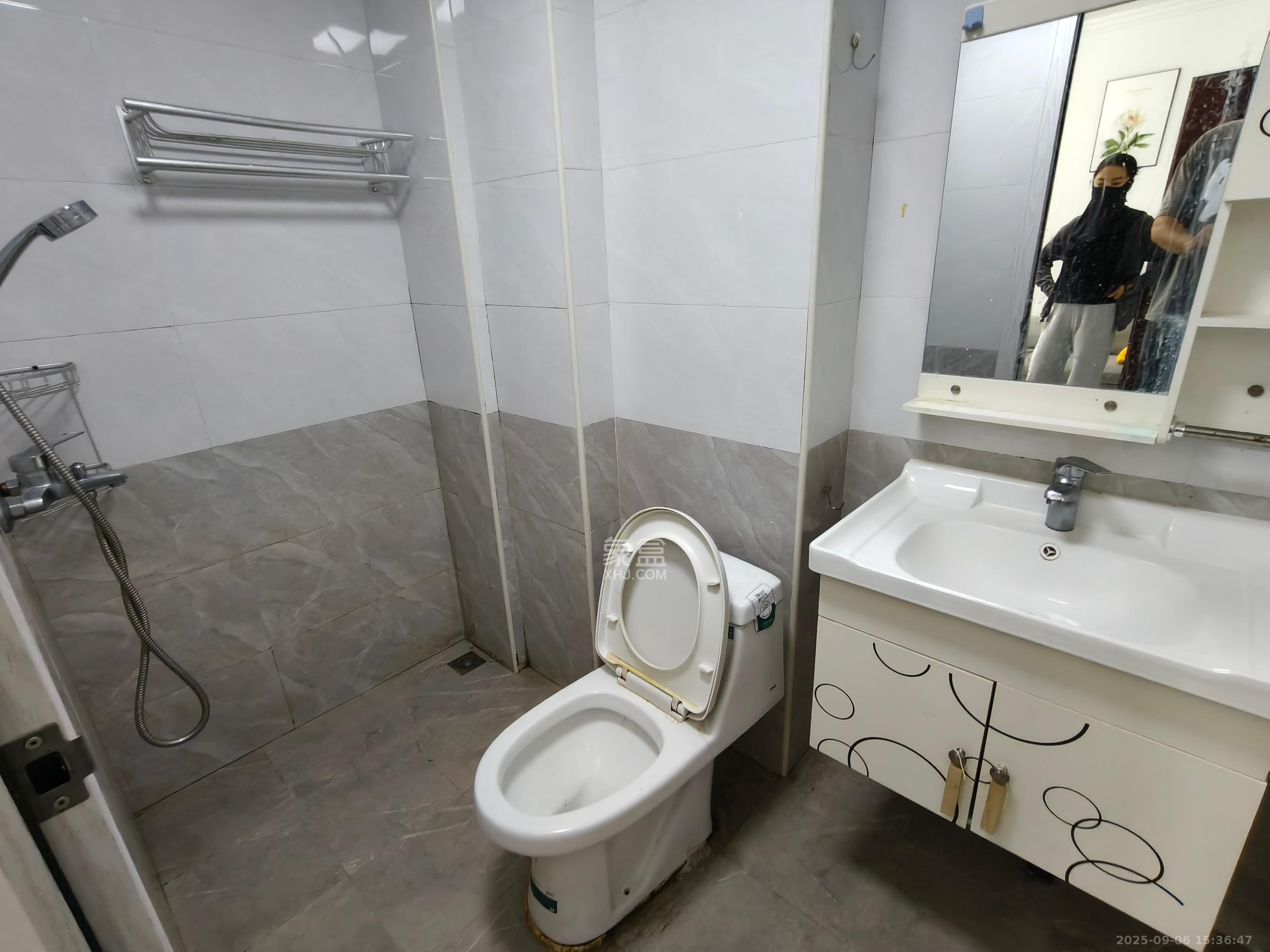 天健城  1室1厅1卫    2300.0元/月 天健城  1室1厅1卫    2300.0元/月室内图