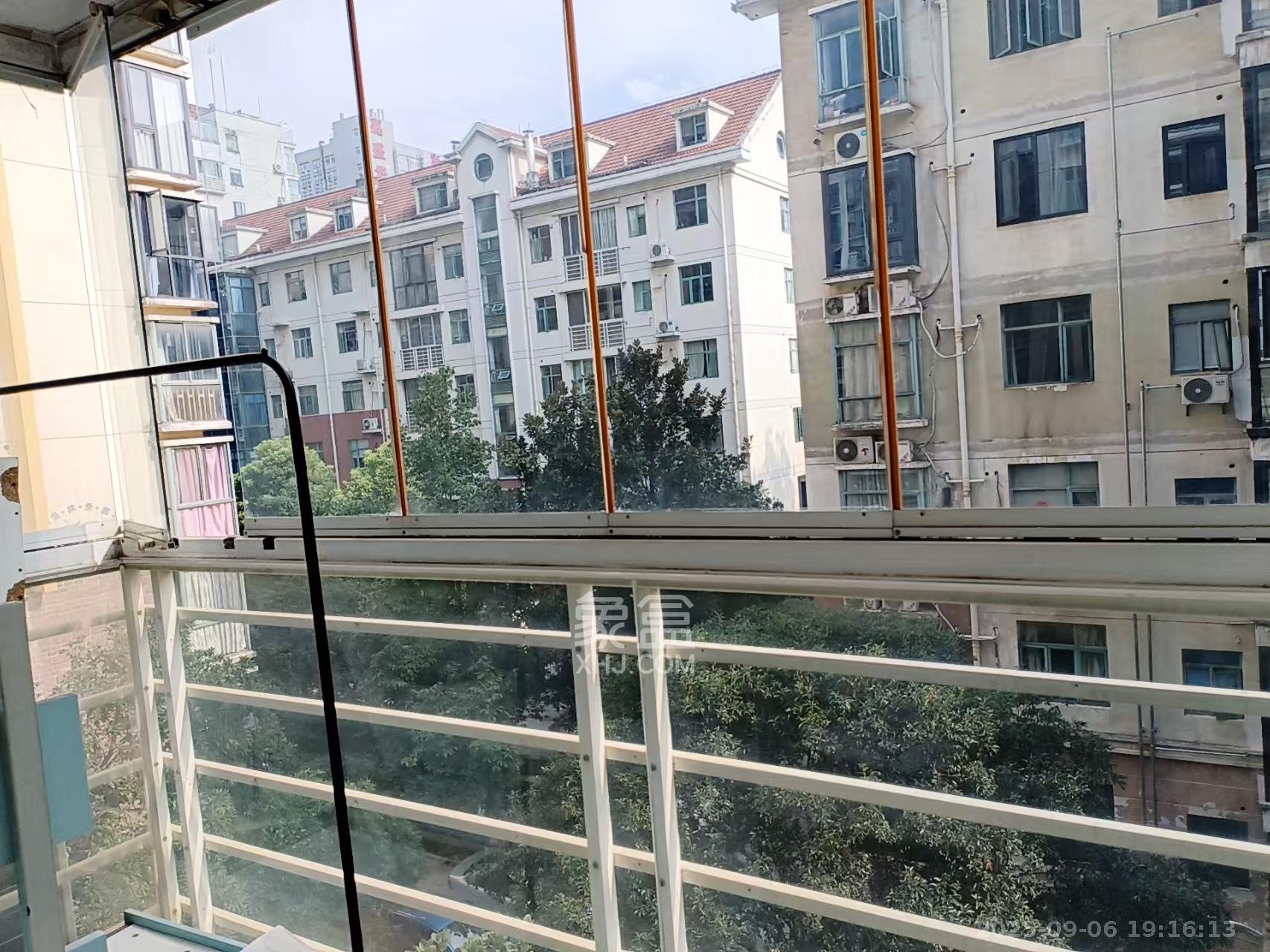 美林景园  1室2厅1卫    800.0元/月 美林景园  1室2厅1卫    800.0元/月室内图