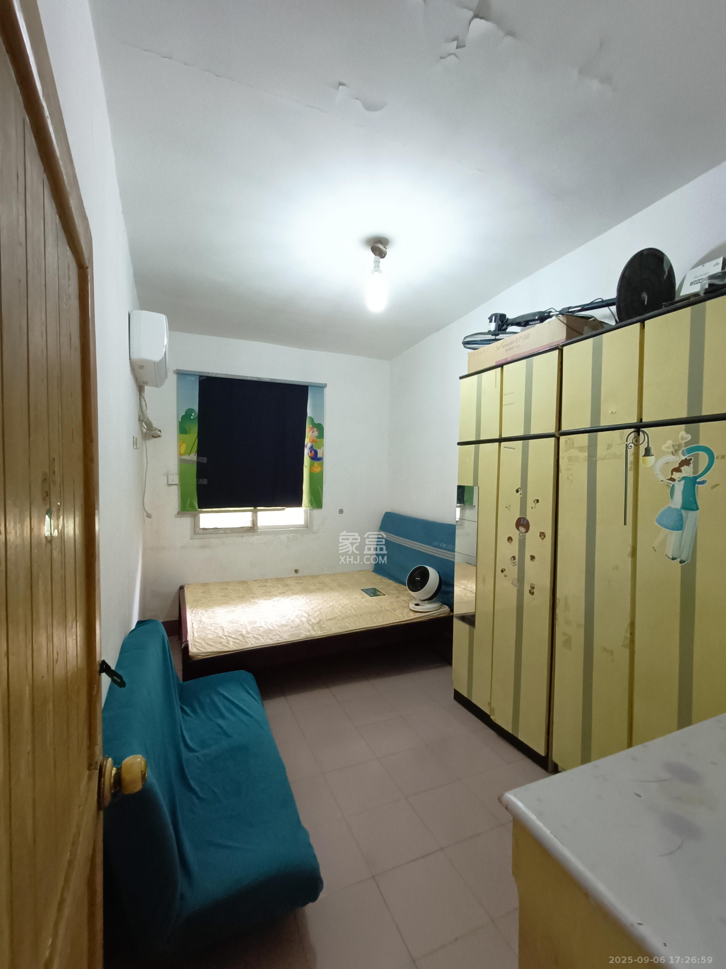 赤岗小区(一二三片)  2室1厅1卫    1000.0元/月 赤岗小区(一二三片)  2室1厅1卫    1000.0元/月室内图1