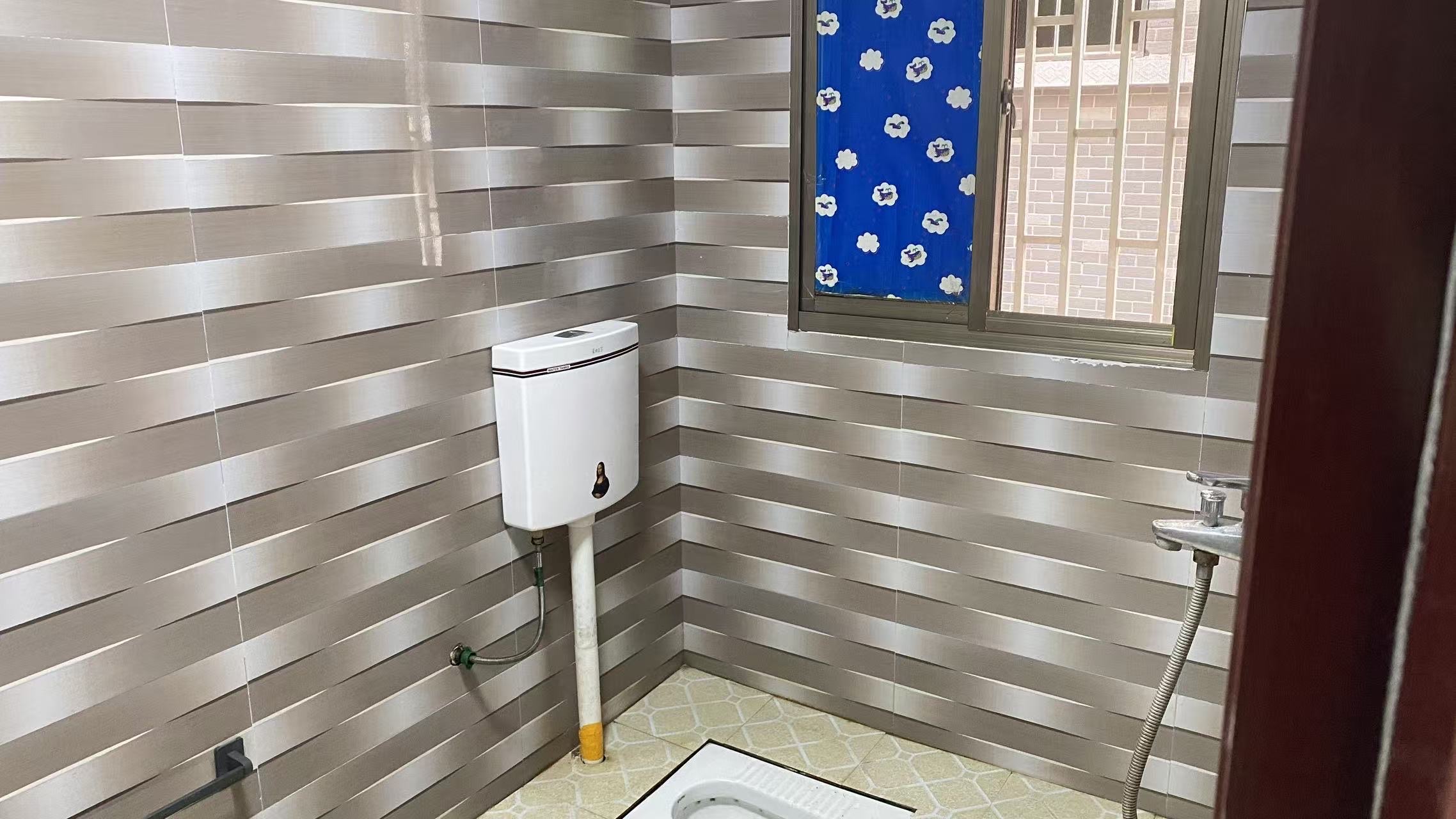 互助小区  3室2厅2卫   1000.00元/月室内图