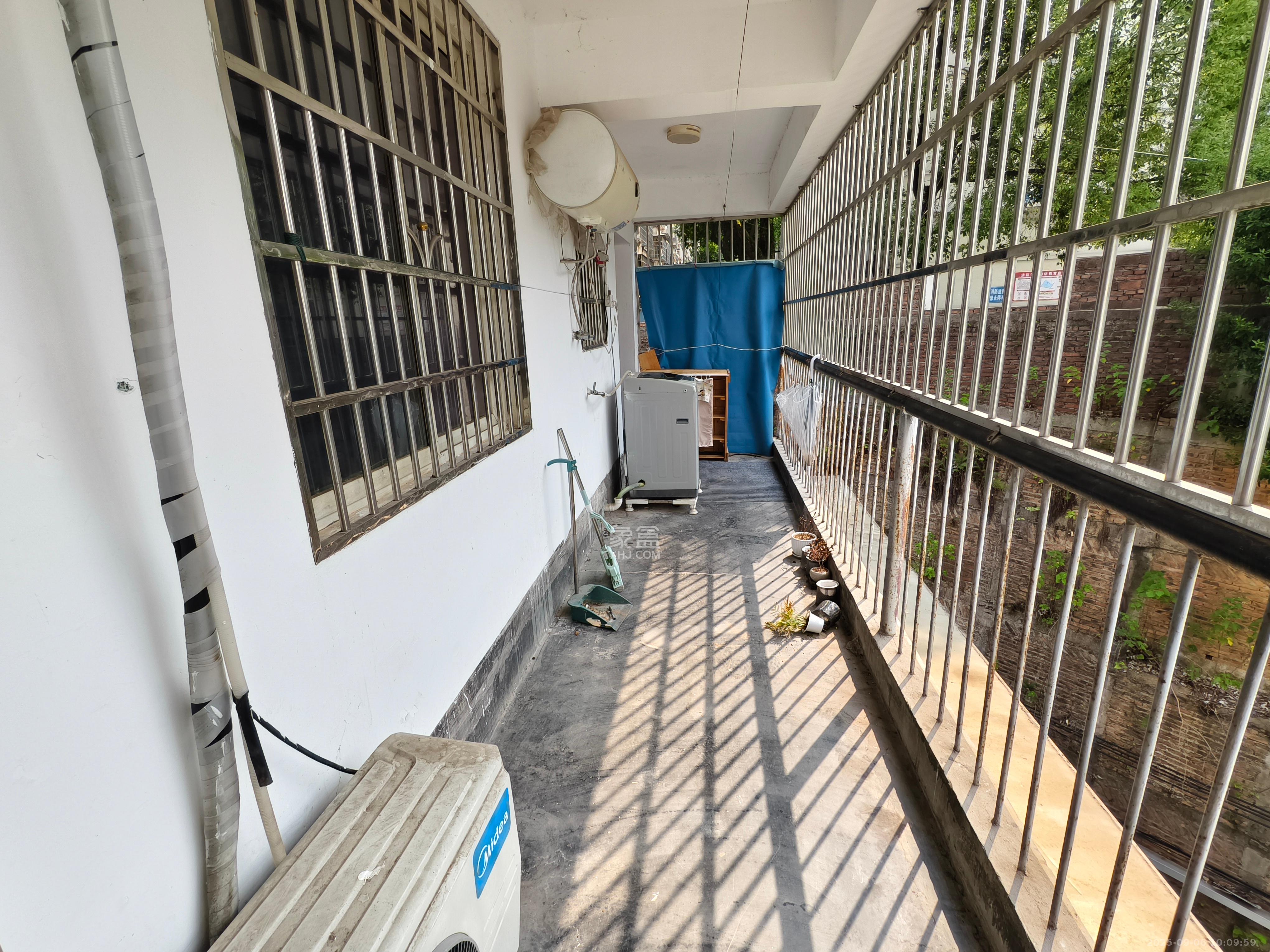 铝厂宿舍  2室1厅1卫    1400.0元/月室内图