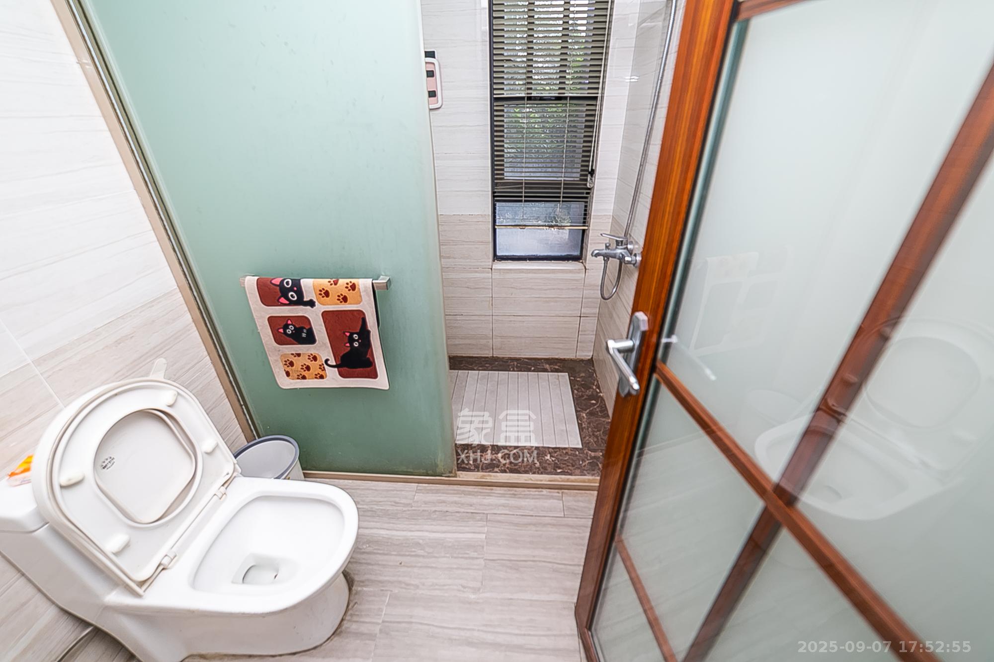 荣悦台  3室2厅2卫    170.0万卫生间