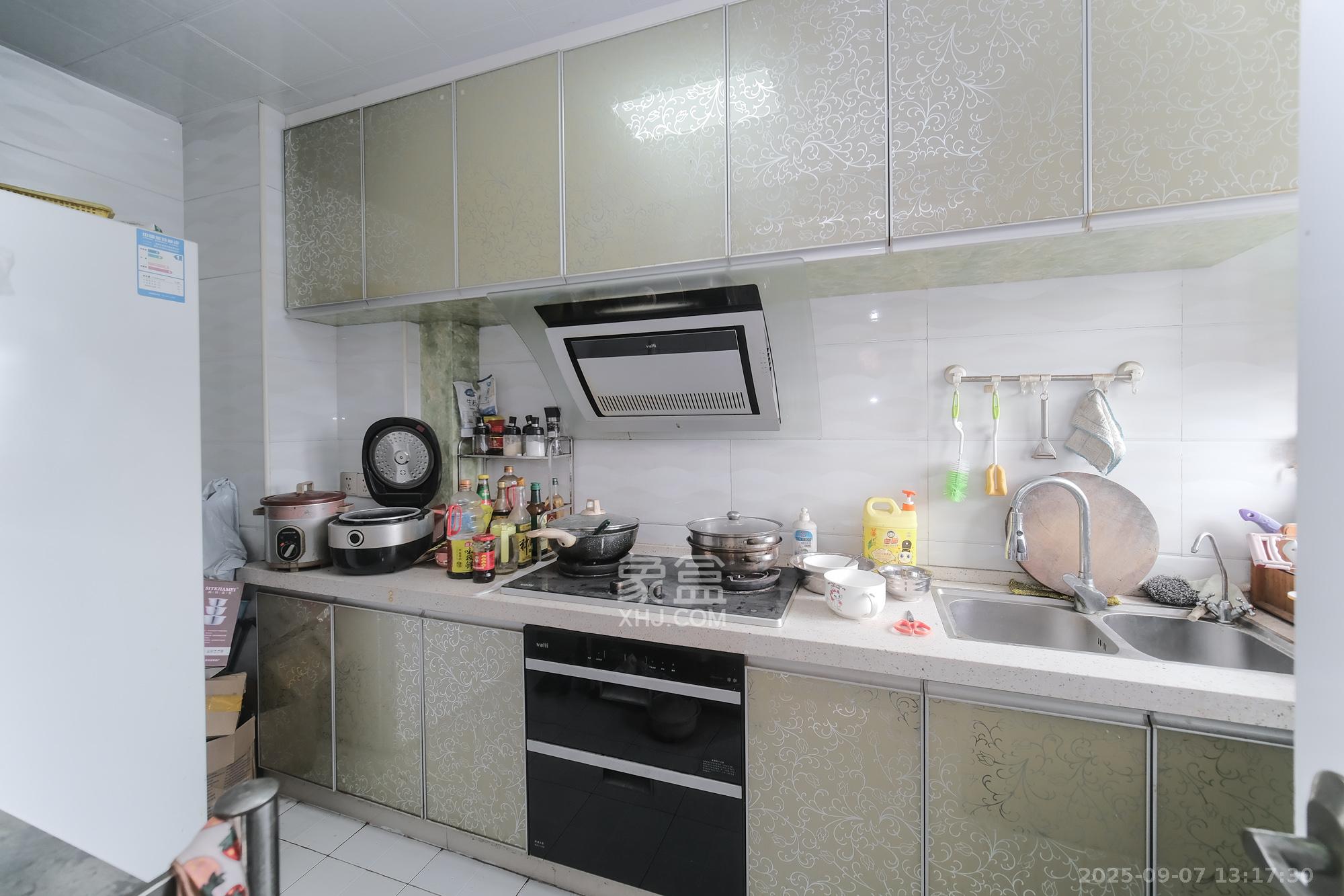 山水湾  3室2厅1卫    66.8万 山水湾  3室2厅1卫    66.8万厨房