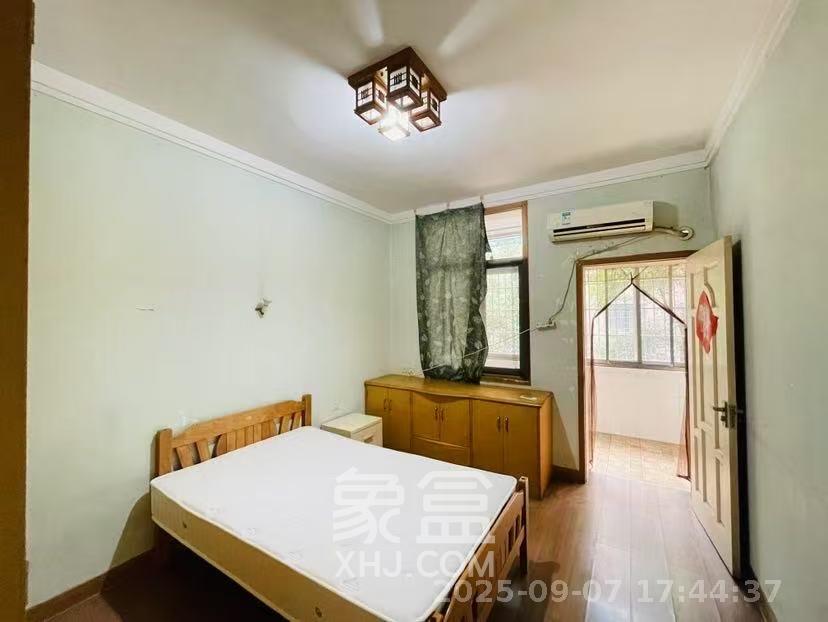 红旗区一片  3室1厅1卫    2400.0元/月室内图