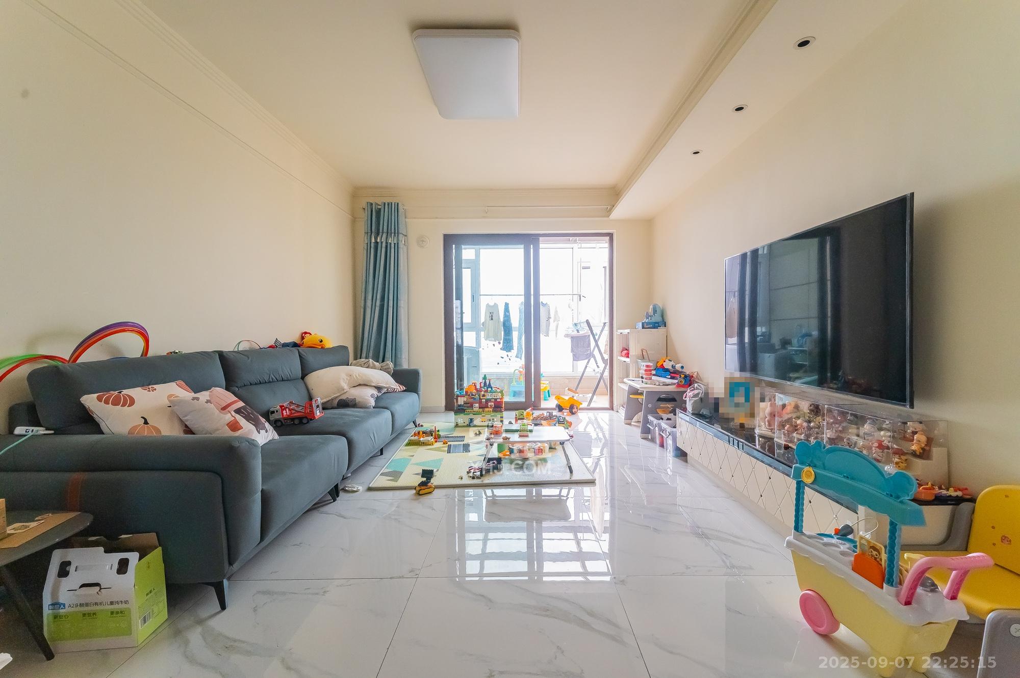 碧桂园中央花园  3室2厅2卫    95.0万 碧桂园中央花园  3室2厅2卫    95.0万客厅