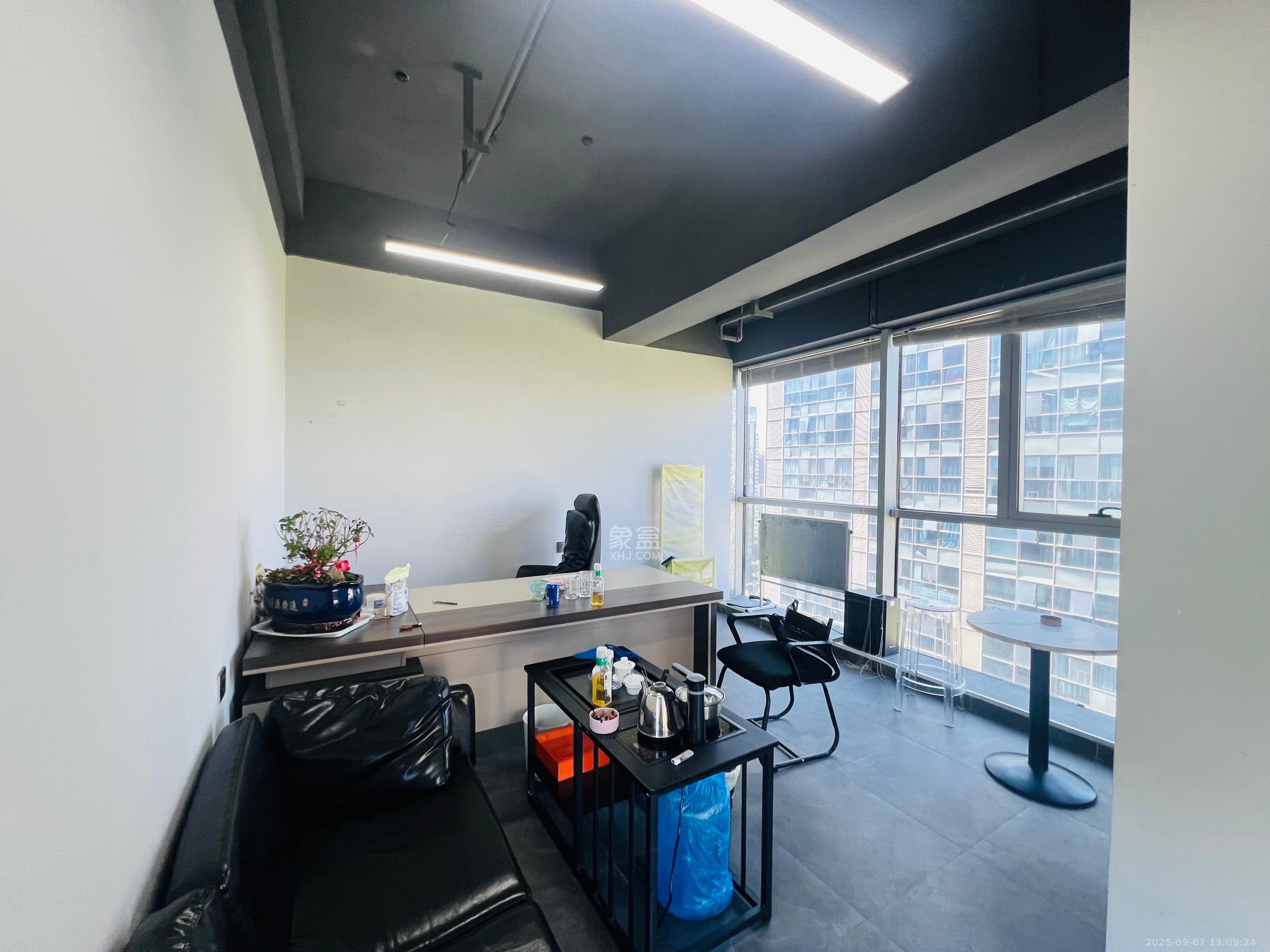 奥克斯滨仕花园(奥克斯洋湖广场/奥克斯中心) 1室1厅1卫 3300.0元/月 奥克斯滨仕花园(奥克斯洋湖广场/奥克斯中心) 1室1厅1卫 3300.0元/月室内图