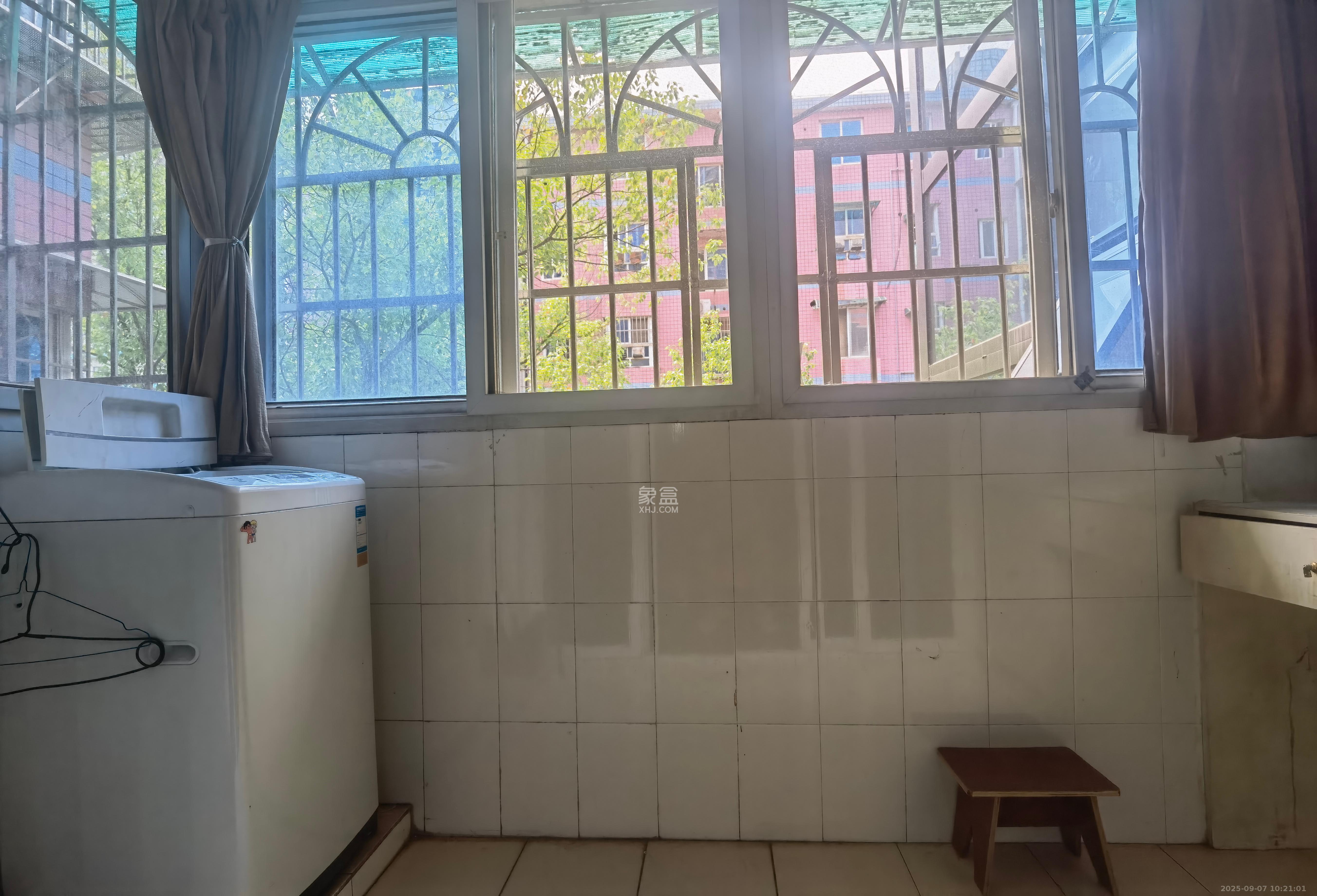 四方小区 3室2厅1卫 1700.0元/月 四方小区 3室2厅1卫 1700.0元/月室内图