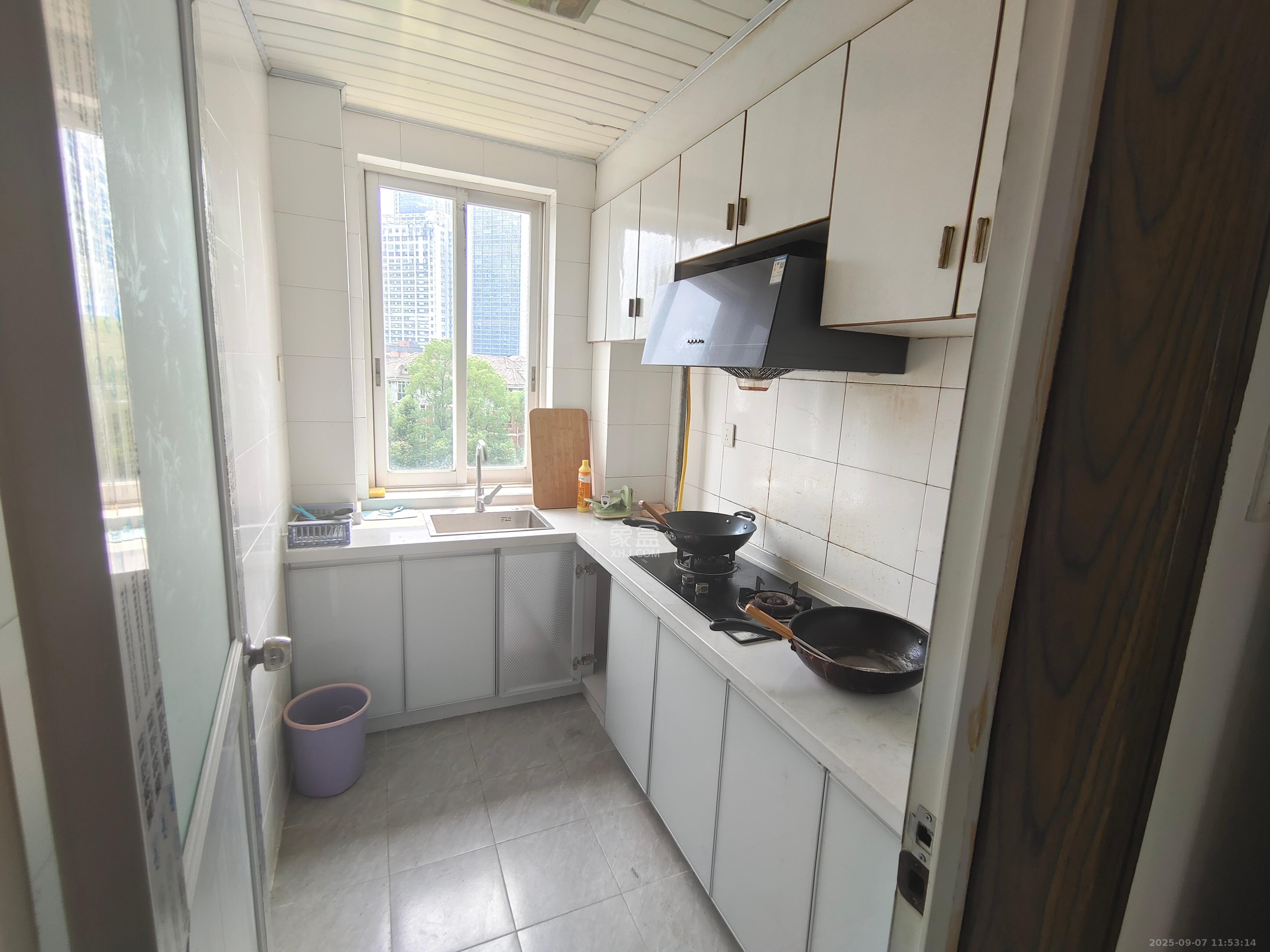 山水人家一二期 2室2厅1卫 1600.0元/月 山水人家一二期 2室2厅1卫 1600.0元/月室内图