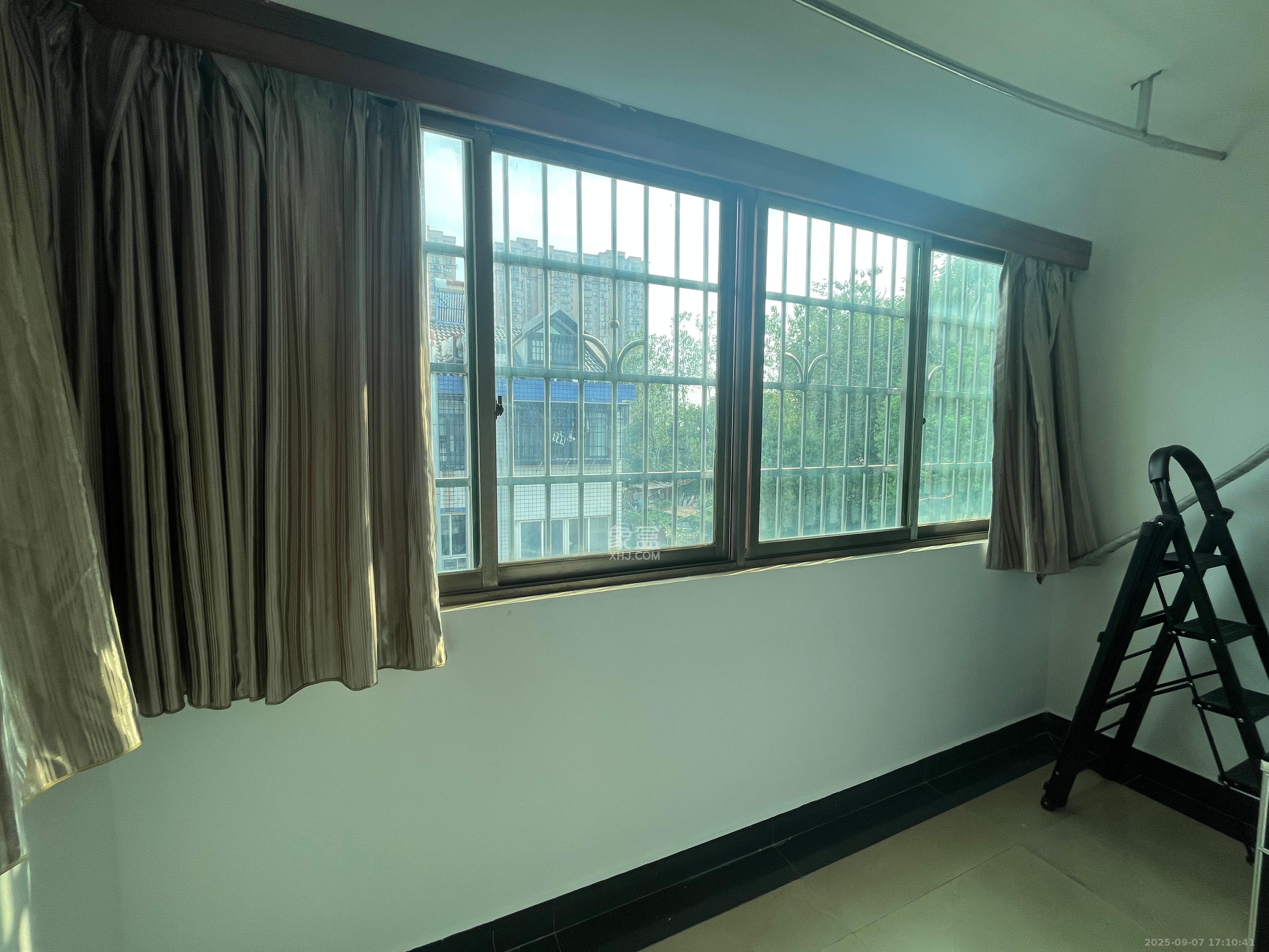 金峰小区北院(七里营社区)  2室2厅1卫    1600.0元/月 金峰小区北院(七里营社区)  2室2厅1卫    1600.0元/月室内图