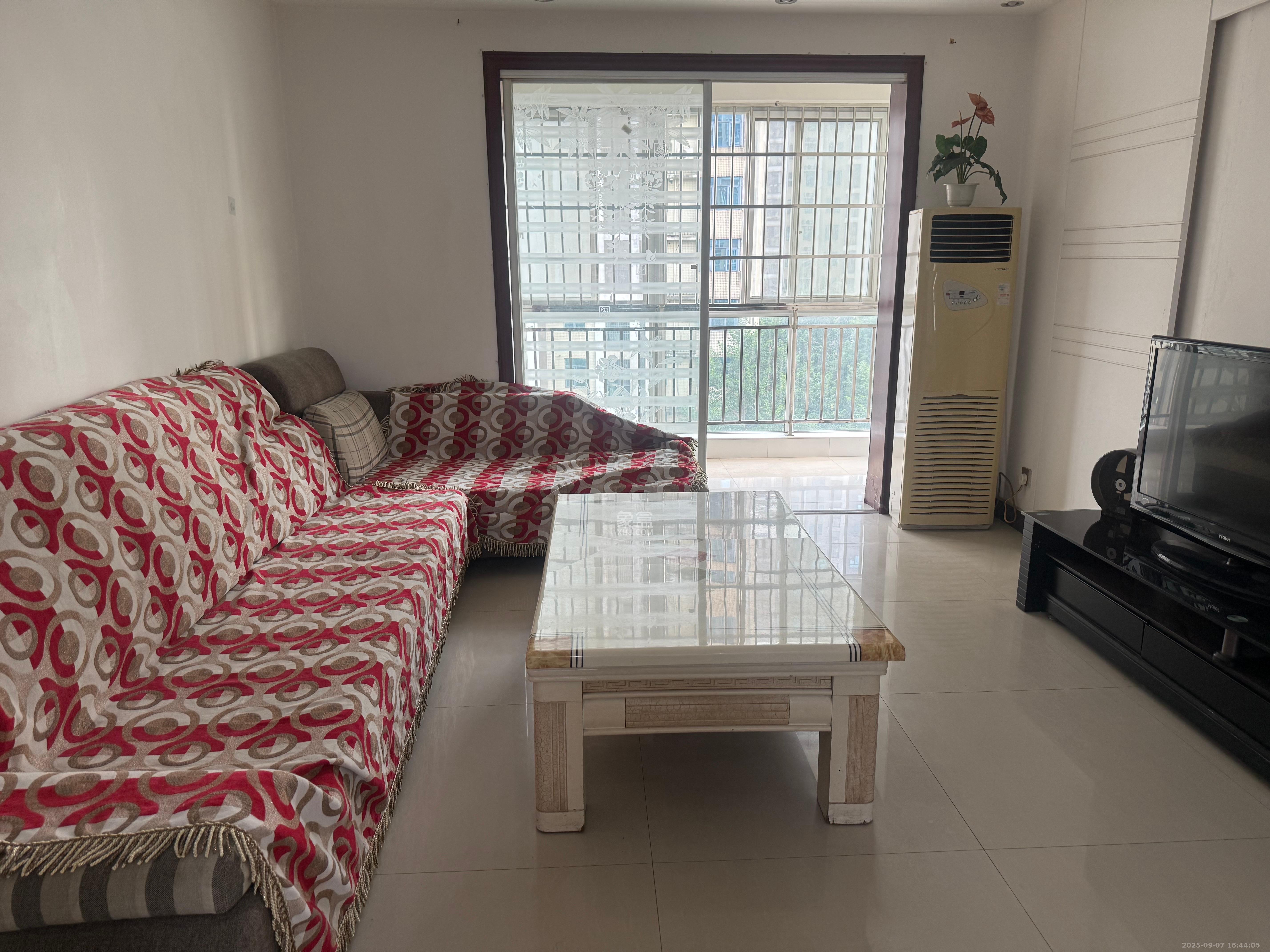 水映青山  1室2厅1卫    2000.0元/月室内图