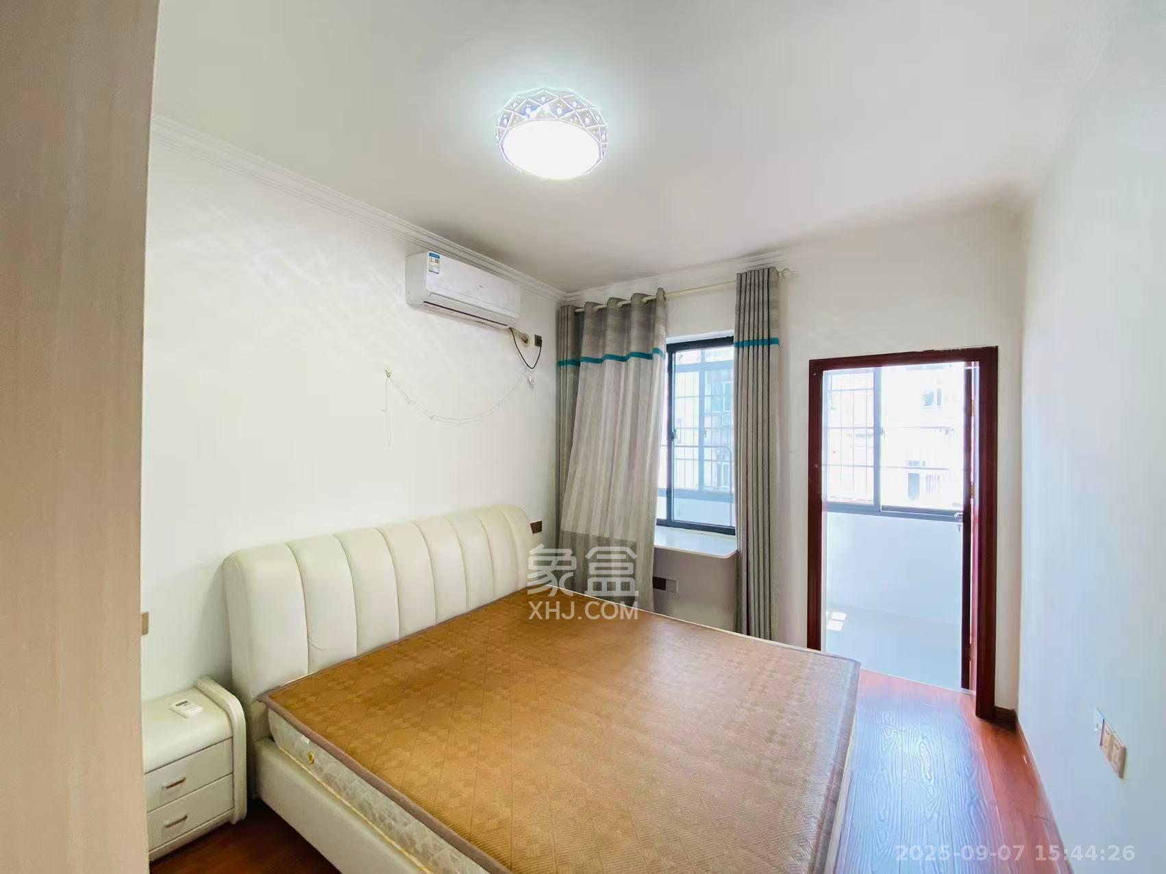 席草田散盘 3室1厅1卫 2180.0元/月 席草田散盘 3室1厅1卫 2180.0元/月室内图