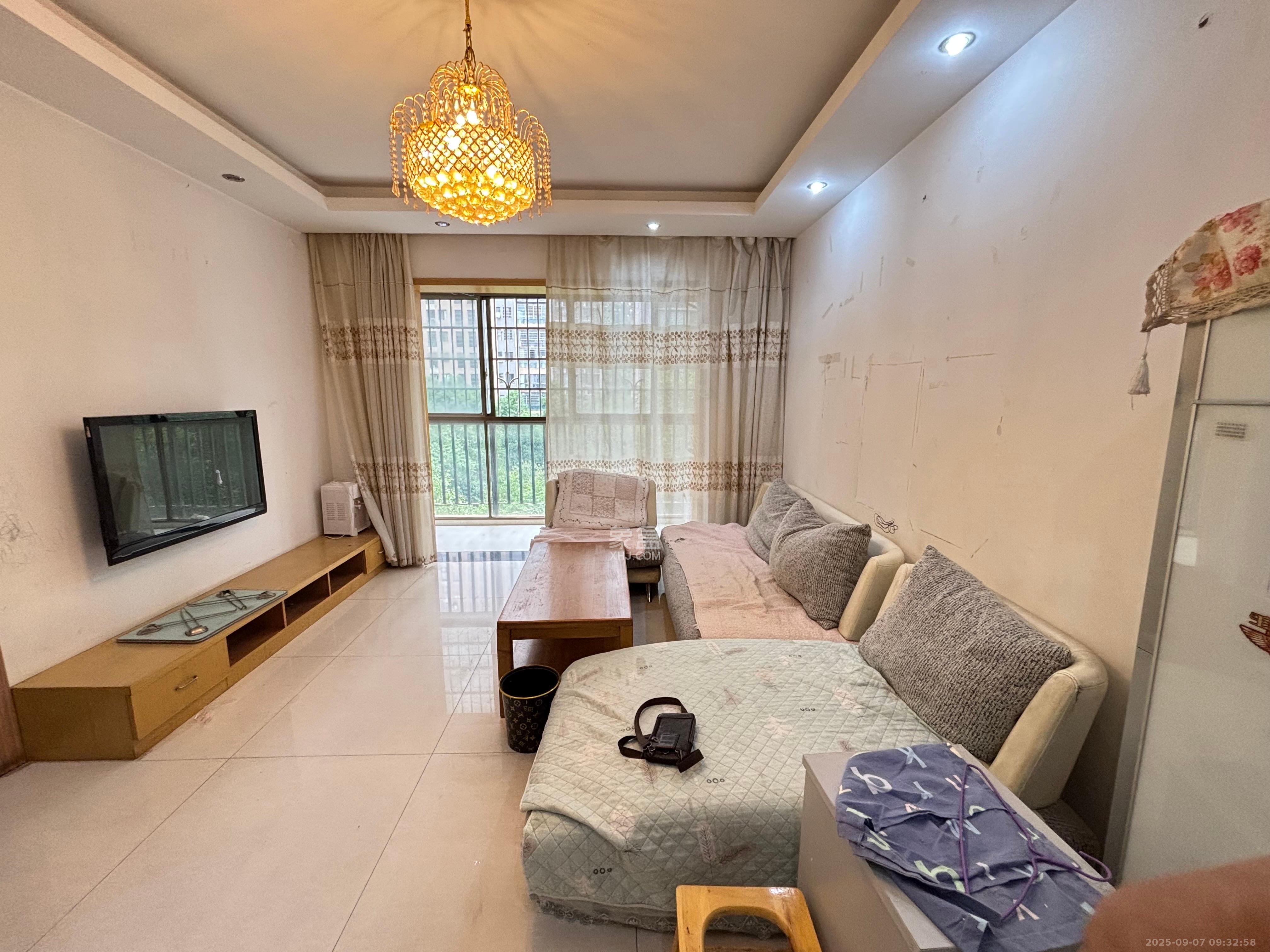 岳泰理想城  3室2厅1卫    2800.0元/月室内图