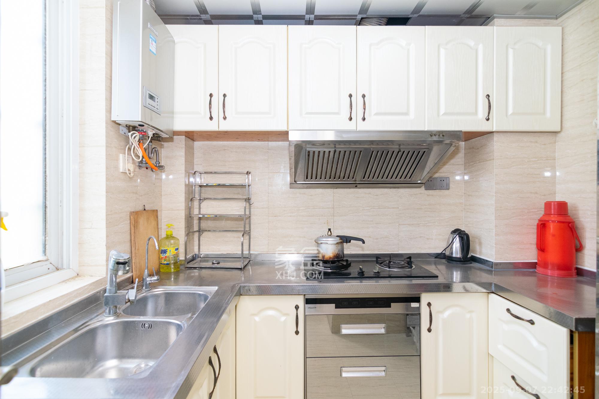 中新森林海  3室2厅2卫    80.8万厨房