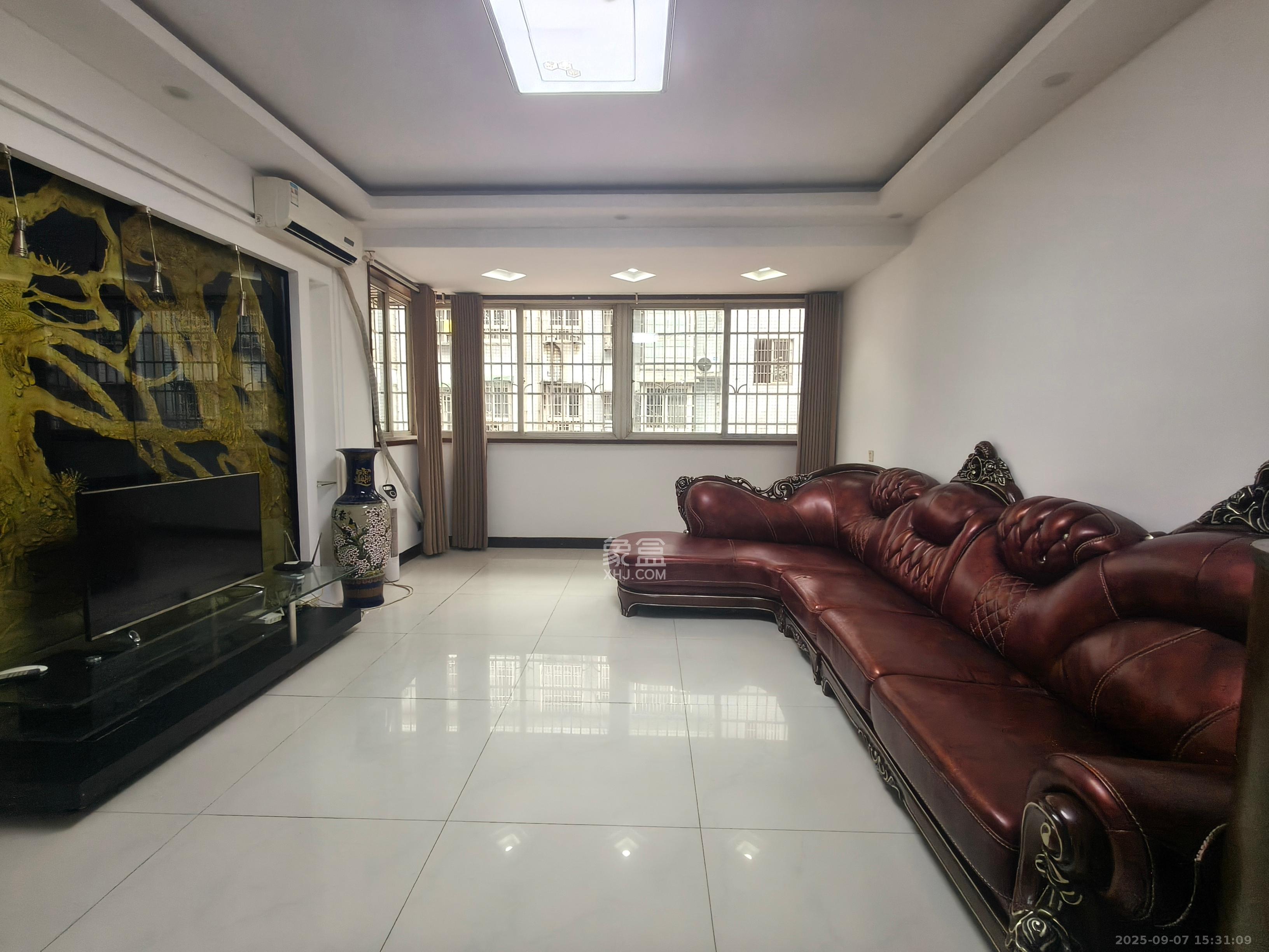 高桥粮油市场（高桥一号小区）  3室1厅1卫    2000.0元/月室内图