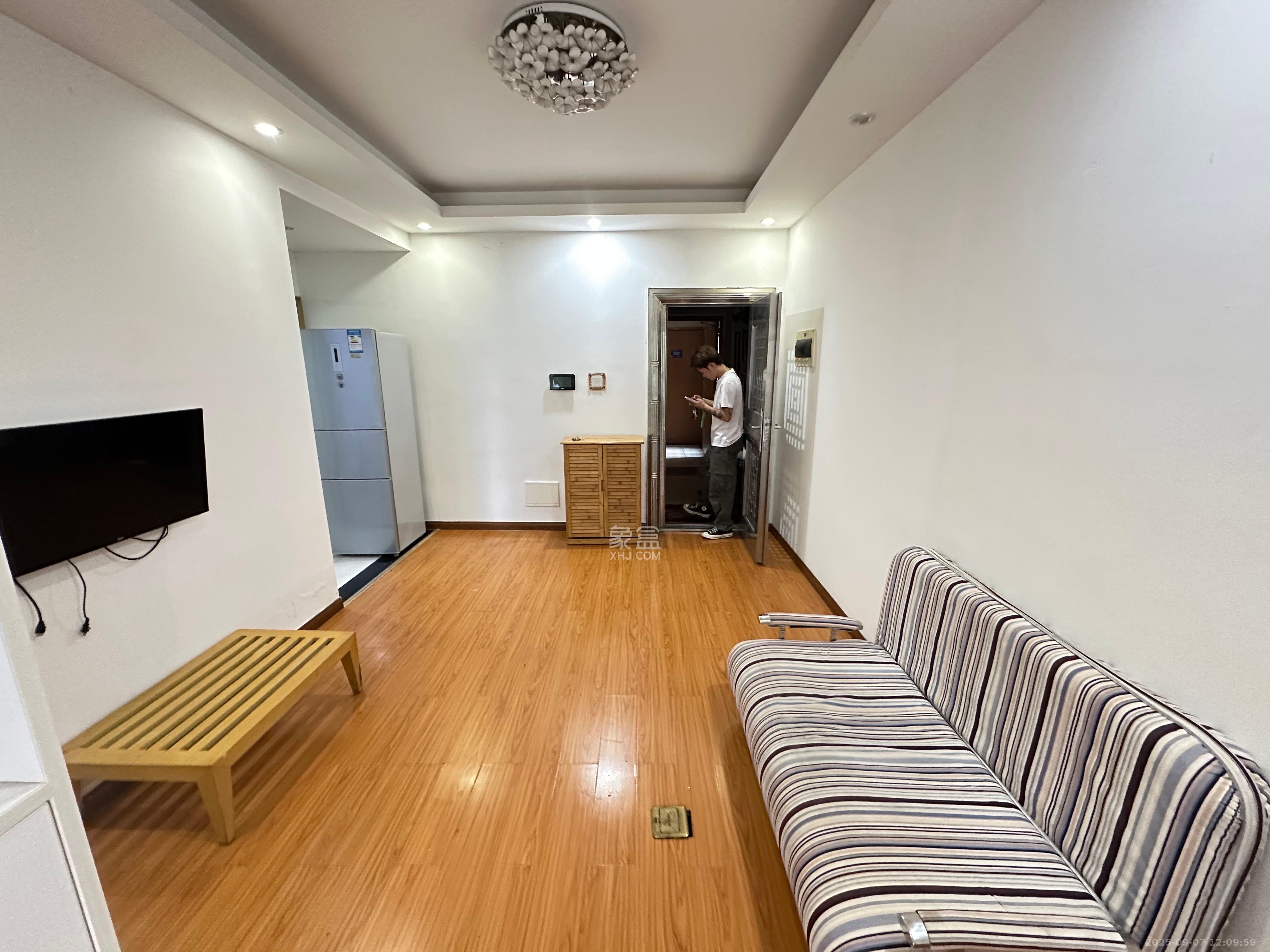 方略城市广场  1室1厅1卫    1600.0元/月 方略城市广场  1室1厅1卫    1600.0元/月