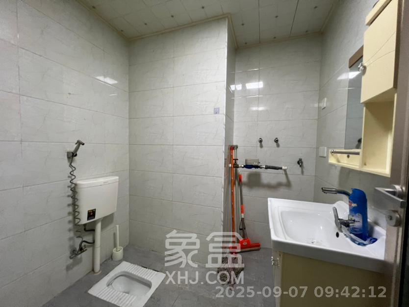 荣悦台  1室1厅1卫   2000.00元/月室内图