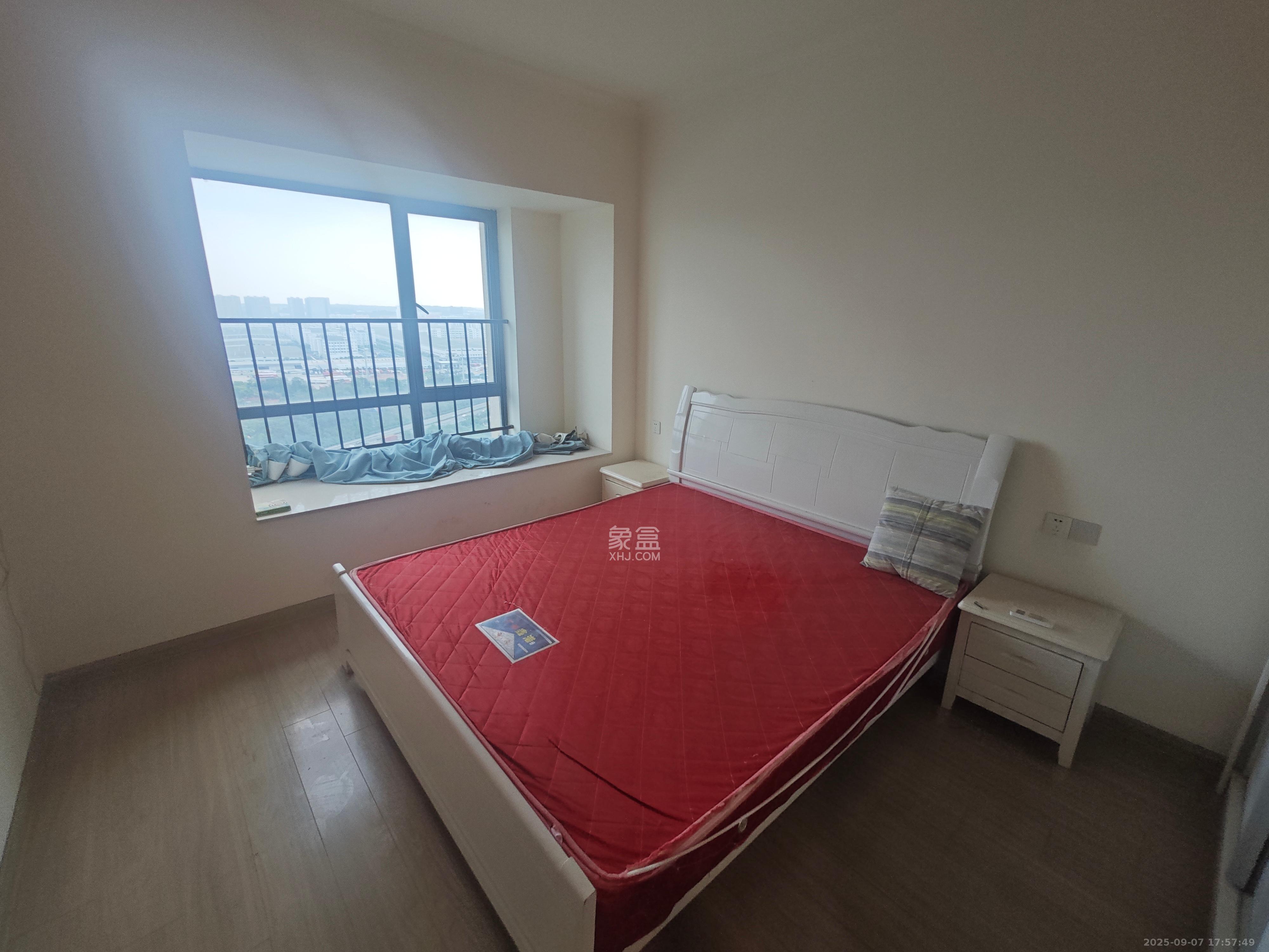 碧桂园南城首府(东宸林海) 3室2厅1卫 2100.0元/月 碧桂园南城首府(东宸林海) 3室2厅1卫 2100.0元/月室内图