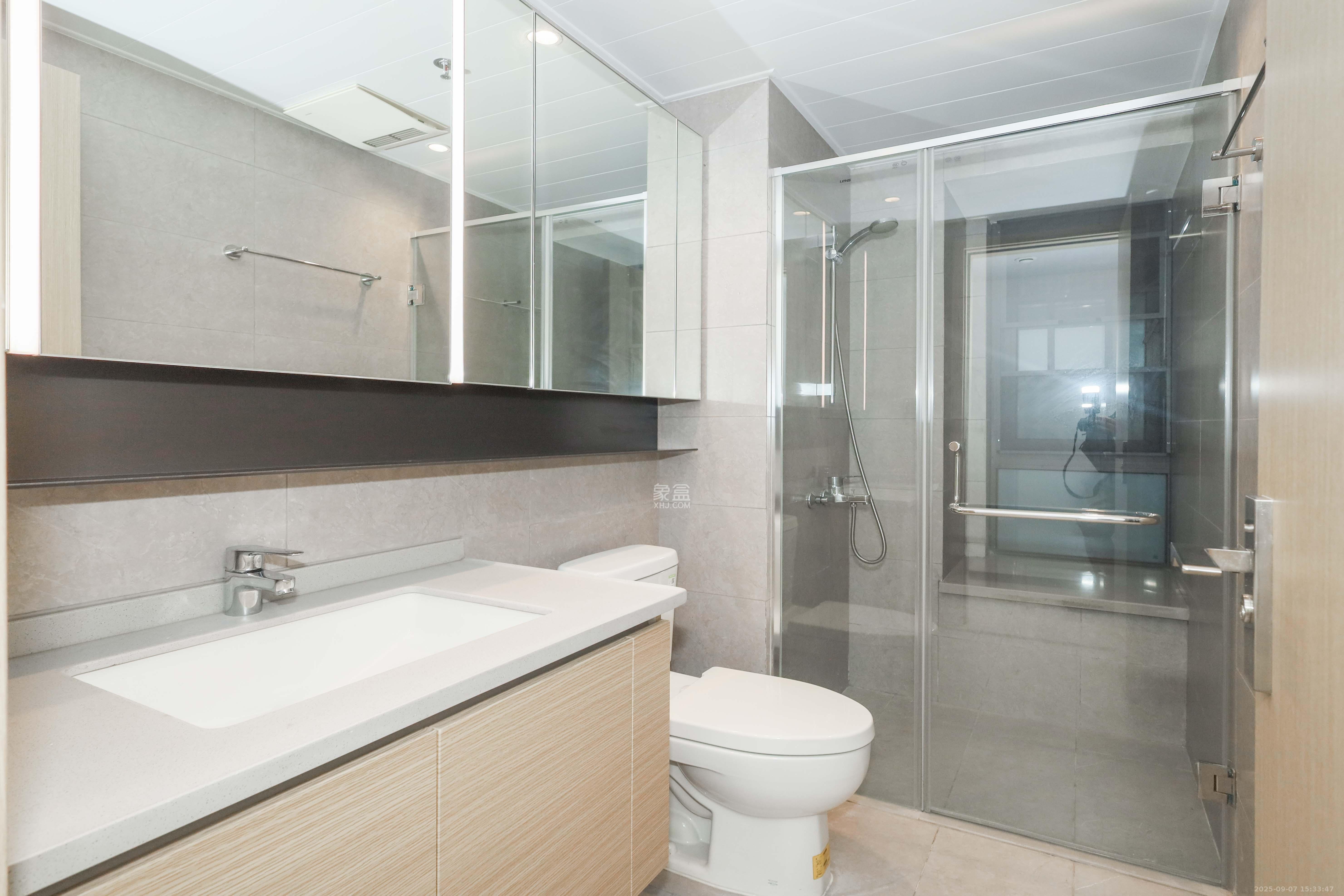 时代梅溪领峰  3室2厅2卫    160.0万卫生间