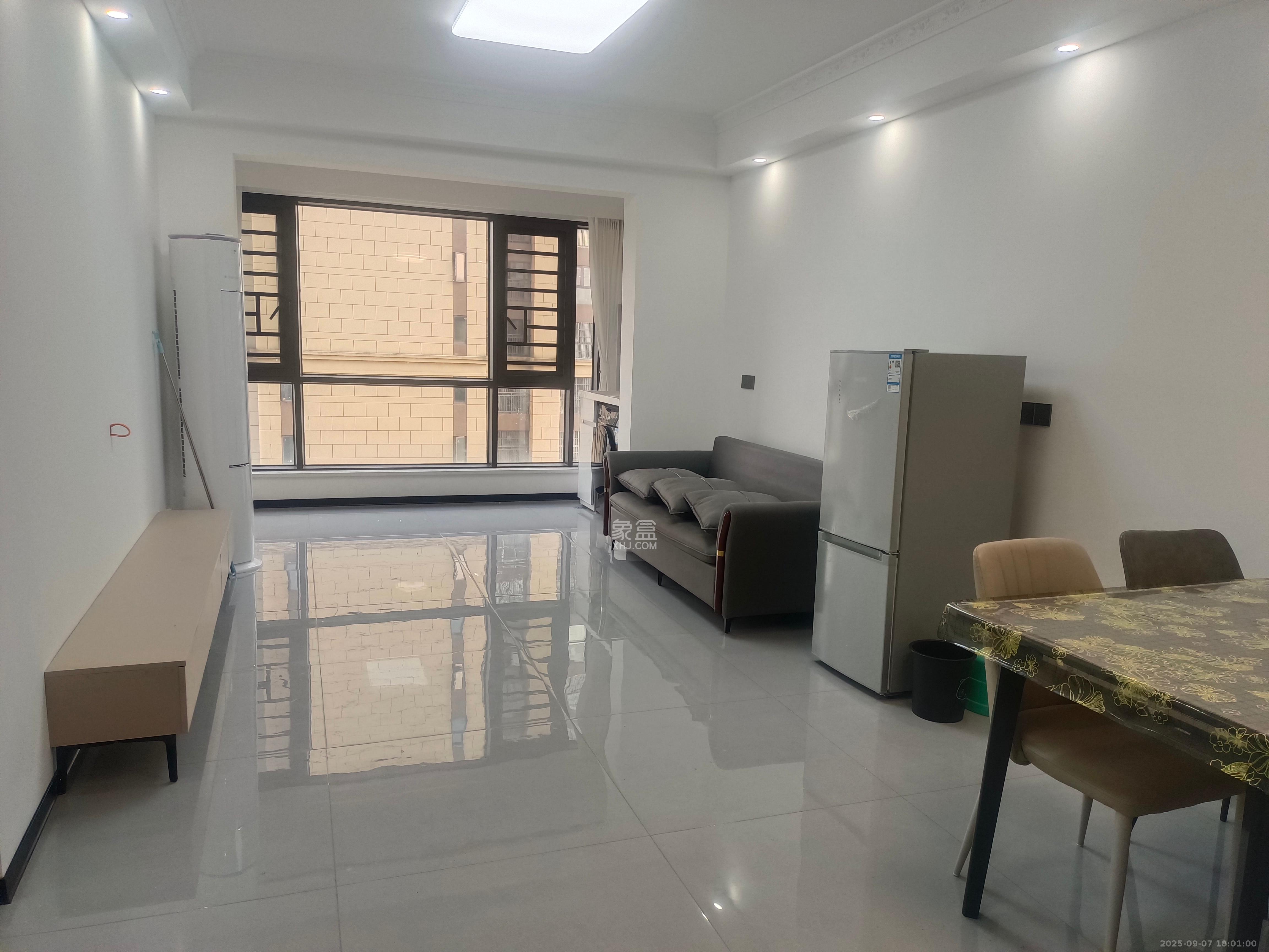 星湖湾一期高层  3室1厅1卫    2200.0元/月 星湖湾一期高层  3室1厅1卫    2200.0元/月室内图