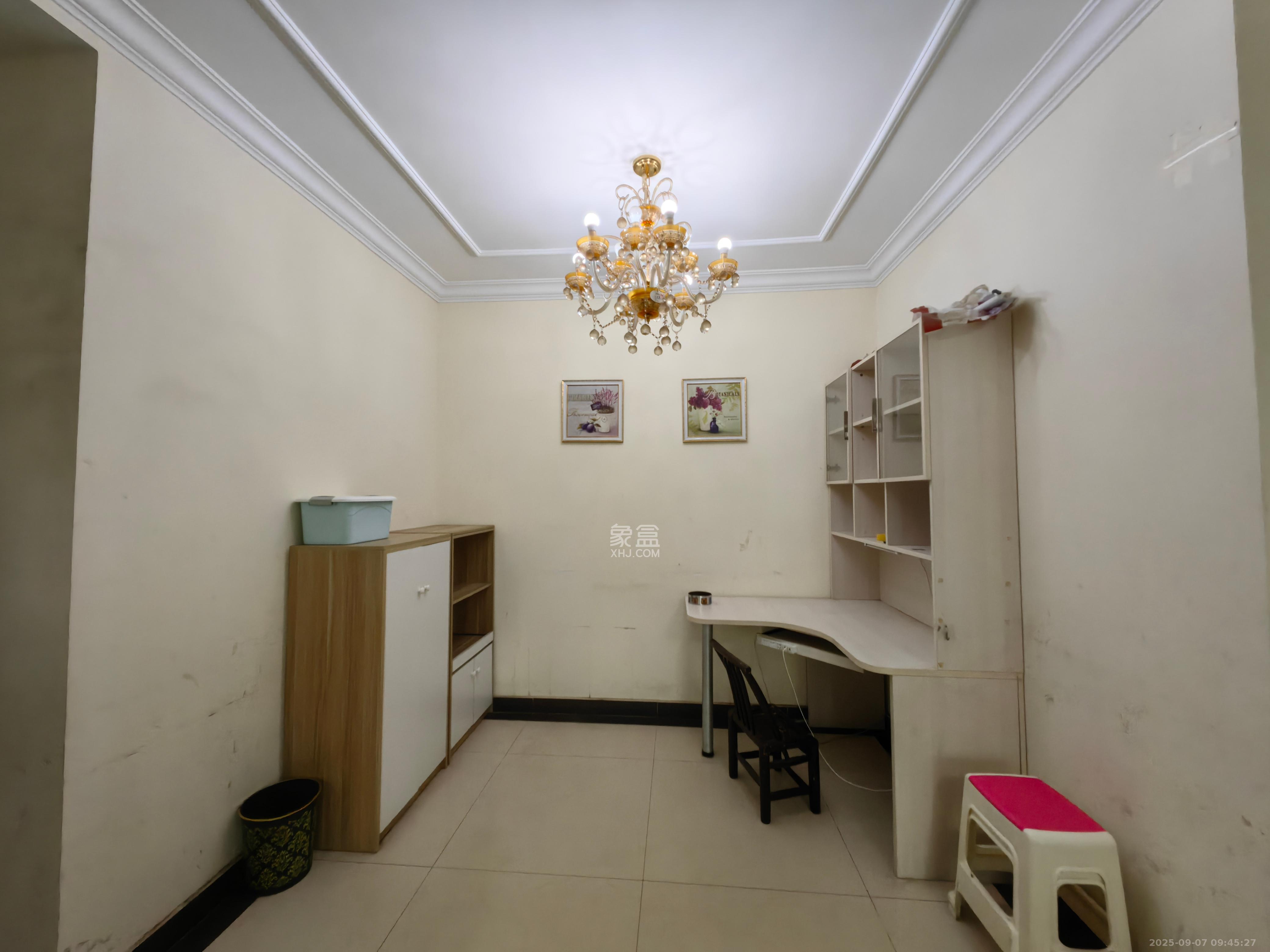 恒大翡翠华庭 3室2厅2卫 2200.0元/月 恒大翡翠华庭 3室2厅2卫 2200.0元/月室内图