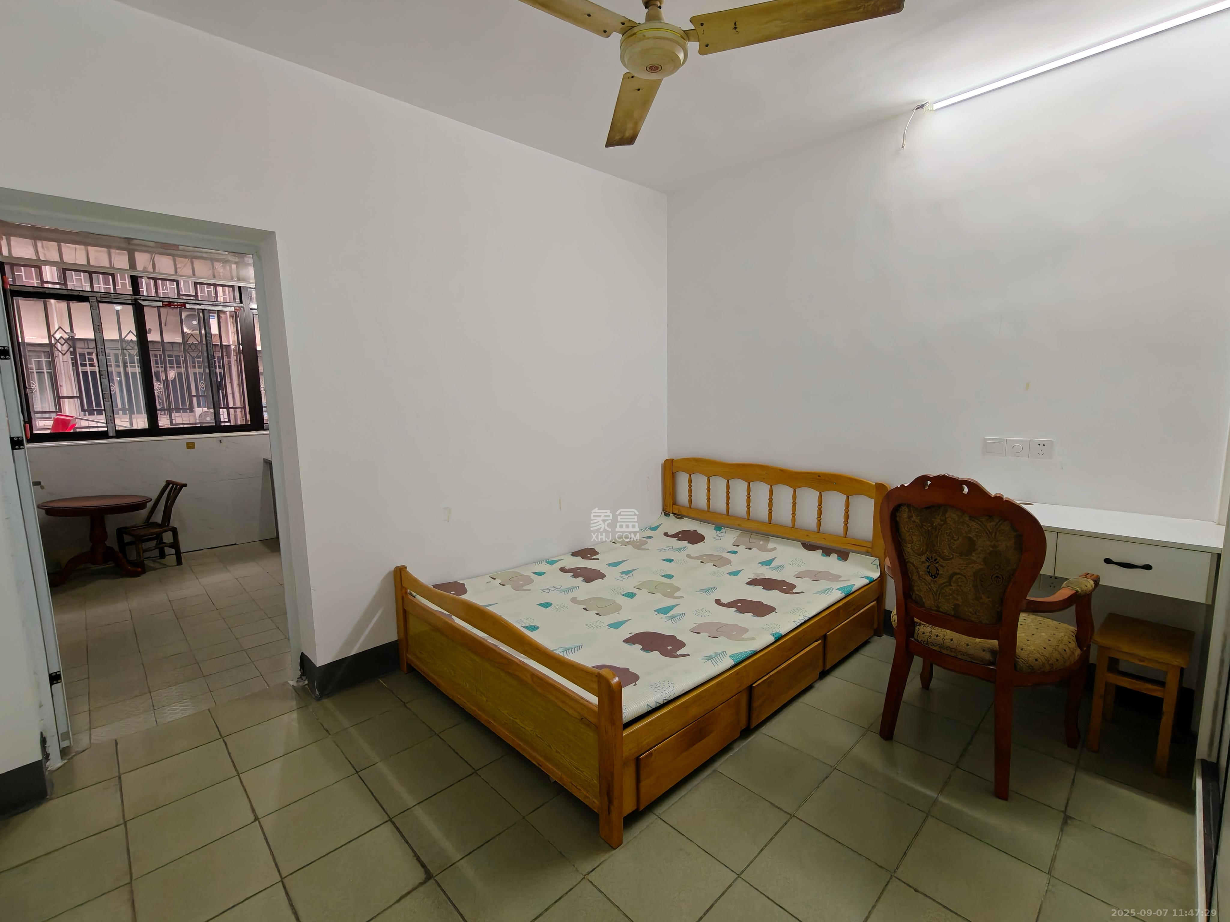 文庙坪小区  1室1厅1卫    1700.0元/月 文庙坪小区  1室1厅1卫    1700.0元/月室内图1