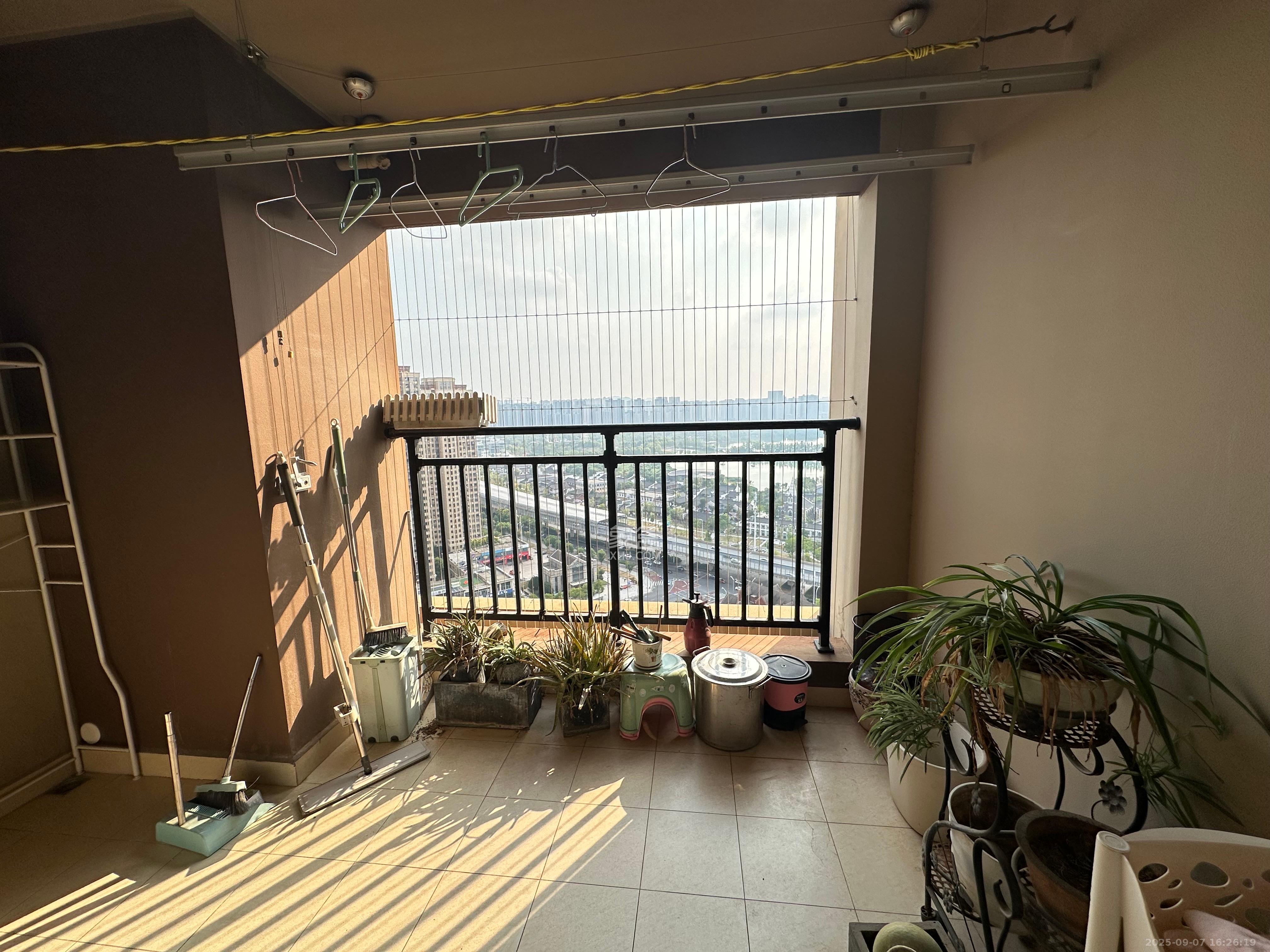 万科白鹭郡  3室2厅1卫    2700.0元/月室内图