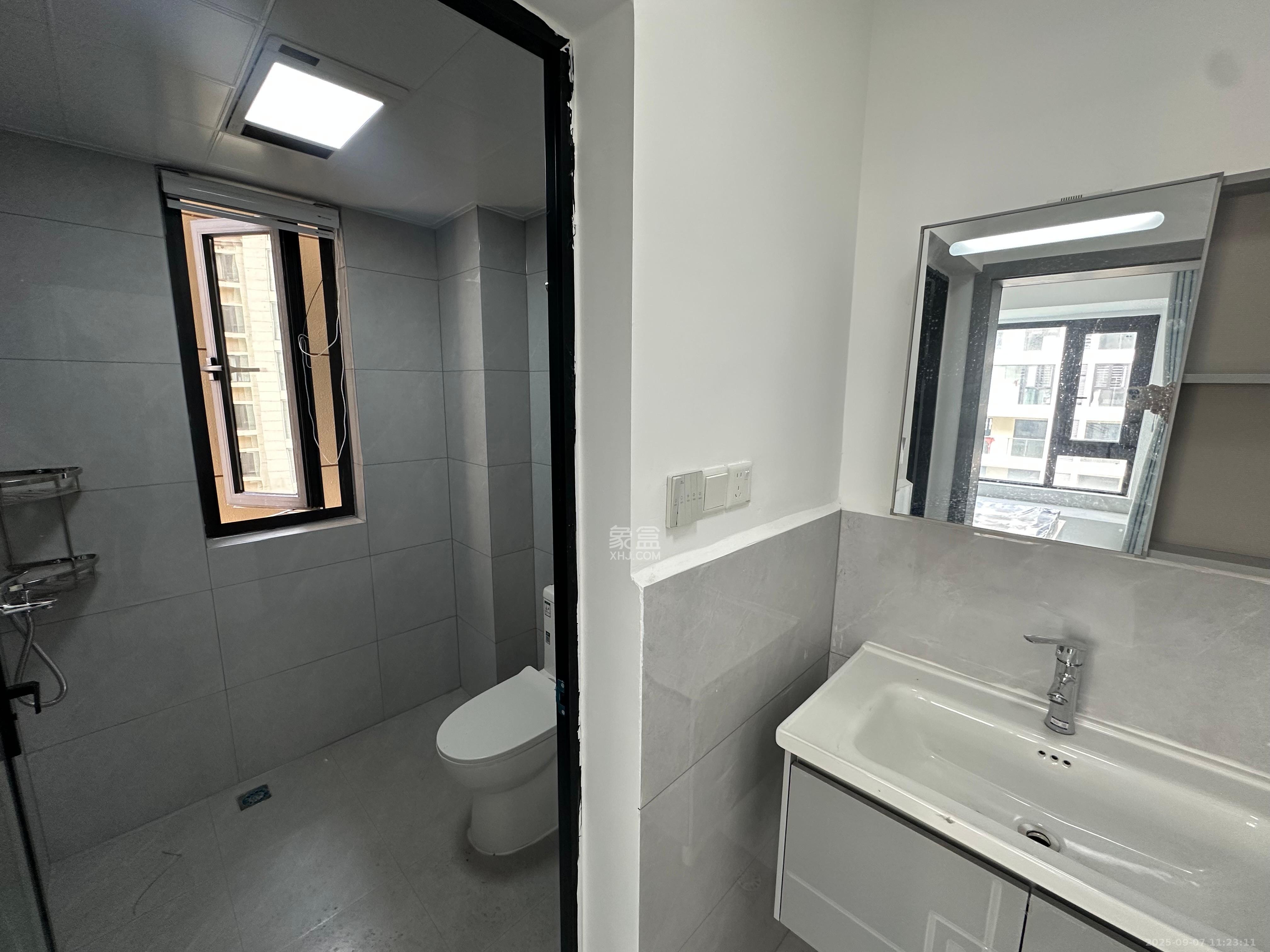 远洋红星天铂一期 4室2厅2卫 2900.0元/月 远洋红星天铂一期 4室2厅2卫 2900.0元/月室内图