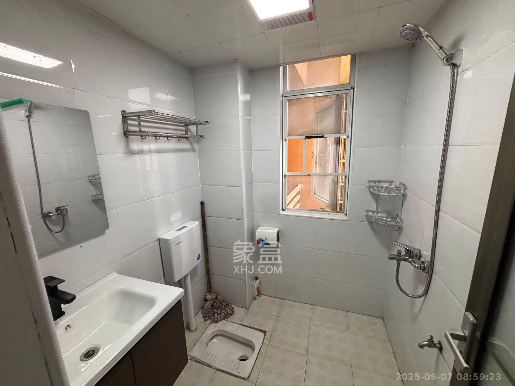 荷韵园 2室2厅1卫 1500.0元/月 荷韵园 2室2厅1卫 1500.0元/月室内图