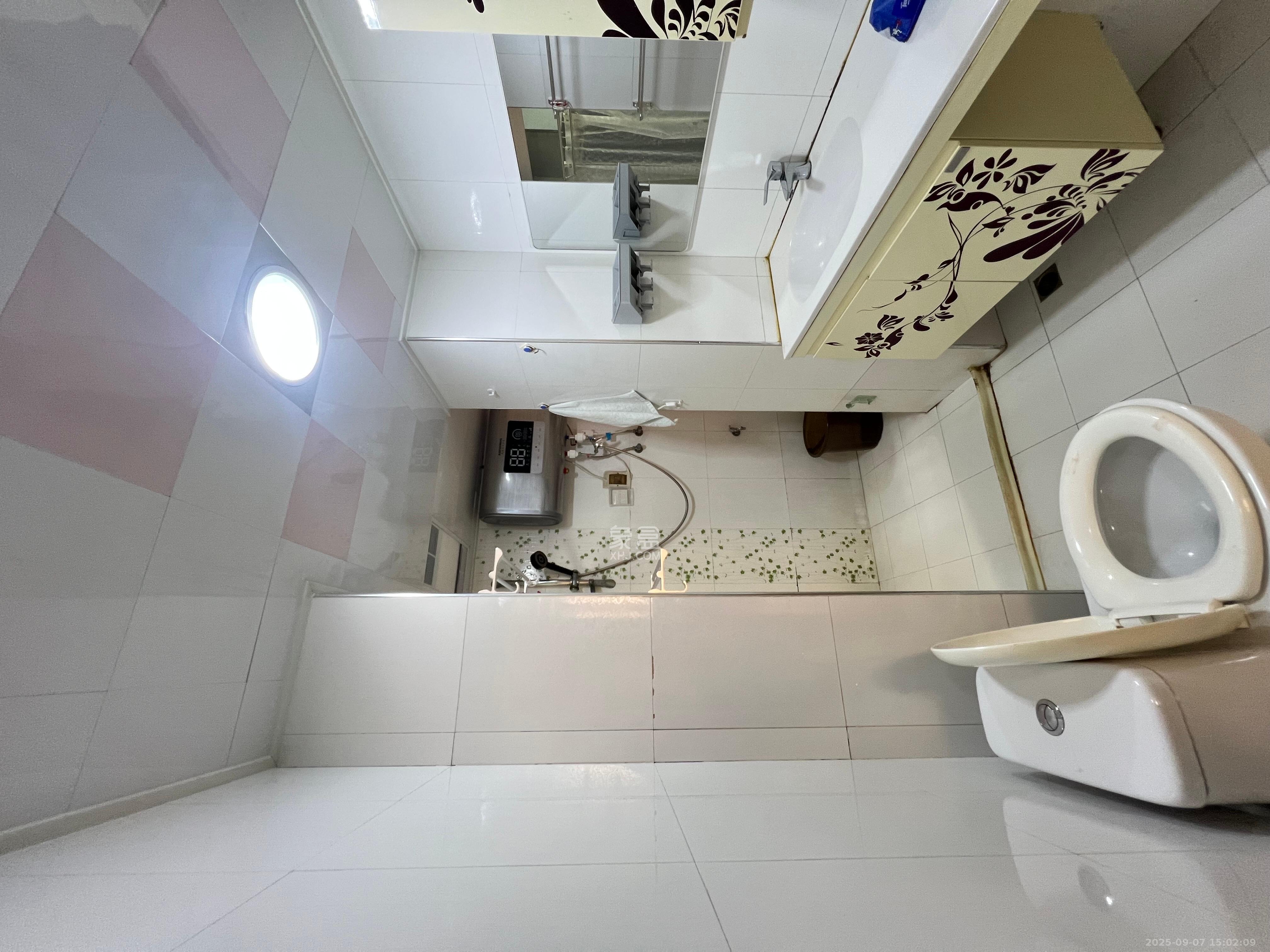 山水华景 3室2厅1卫 2100.0元/月 山水华景 3室2厅1卫 2100.0元/月室内图