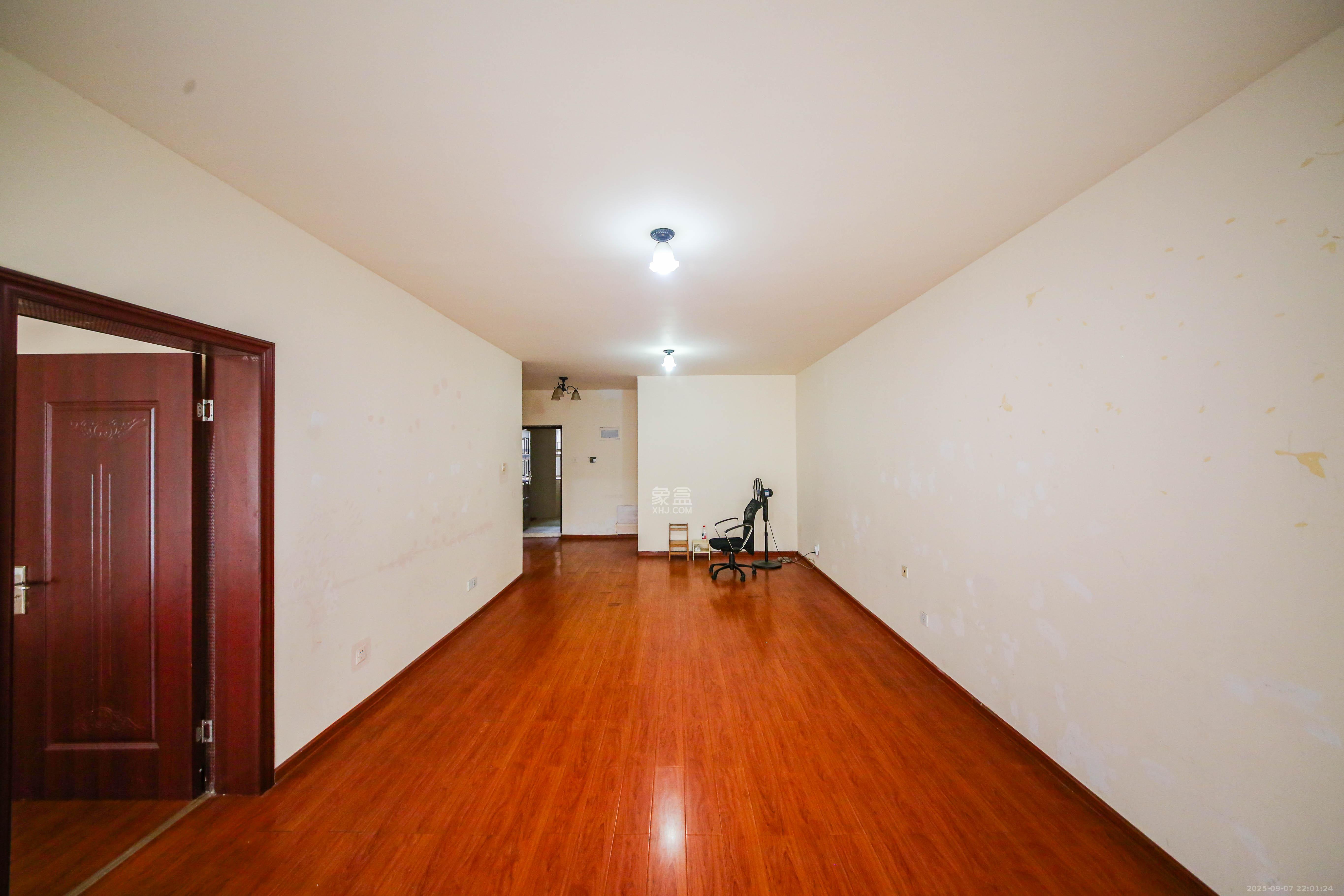 文景领秀 2室2厅1卫 69.9万 文景领秀 2室2厅1卫 69.9万客厅