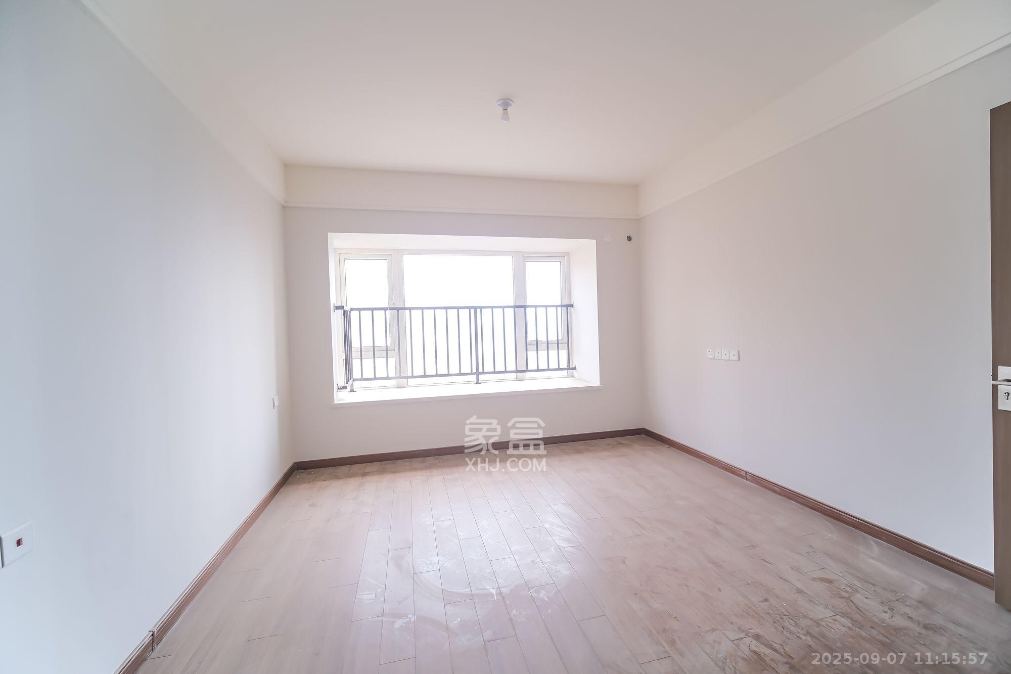 保利香槟国际  5室2厅2卫    2400.0元/月 保利香槟国际  5室2厅2卫    2400.0元/月室内图