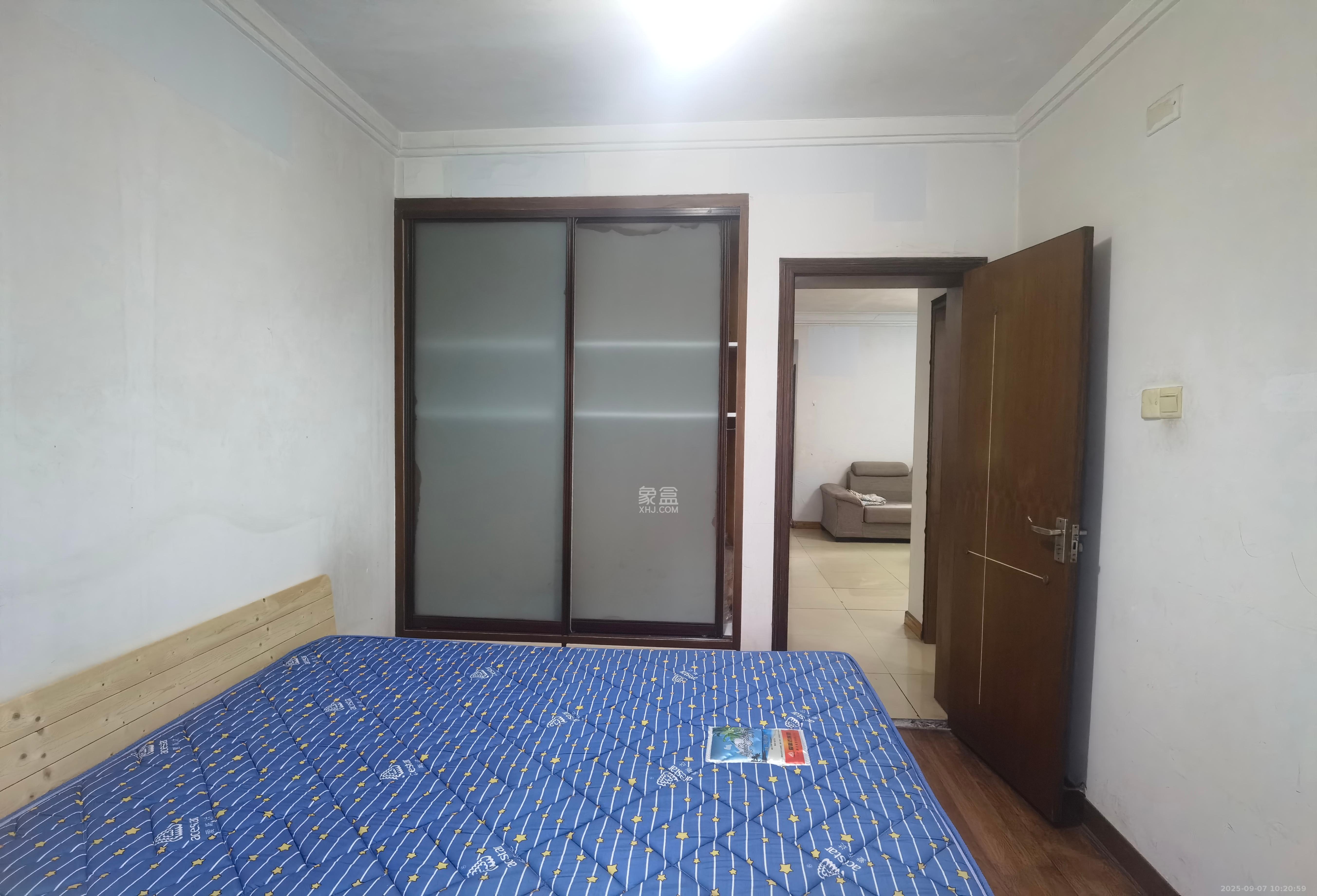 四方小区 3室2厅1卫 1700.0元/月 四方小区 3室2厅1卫 1700.0元/月室内图