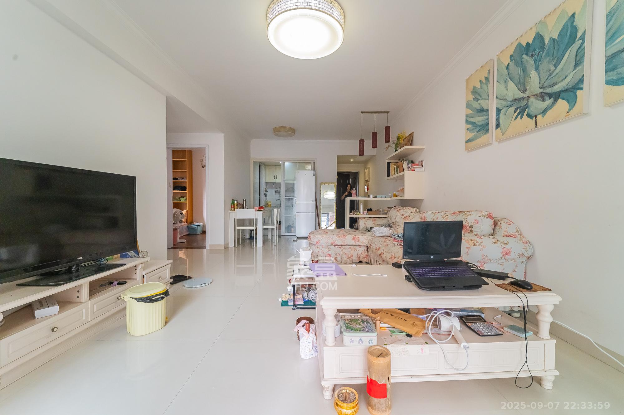 华润凤凰城三期 2室2厅1卫 58.0万 华润凤凰城三期 2室2厅1卫 58.0万客厅