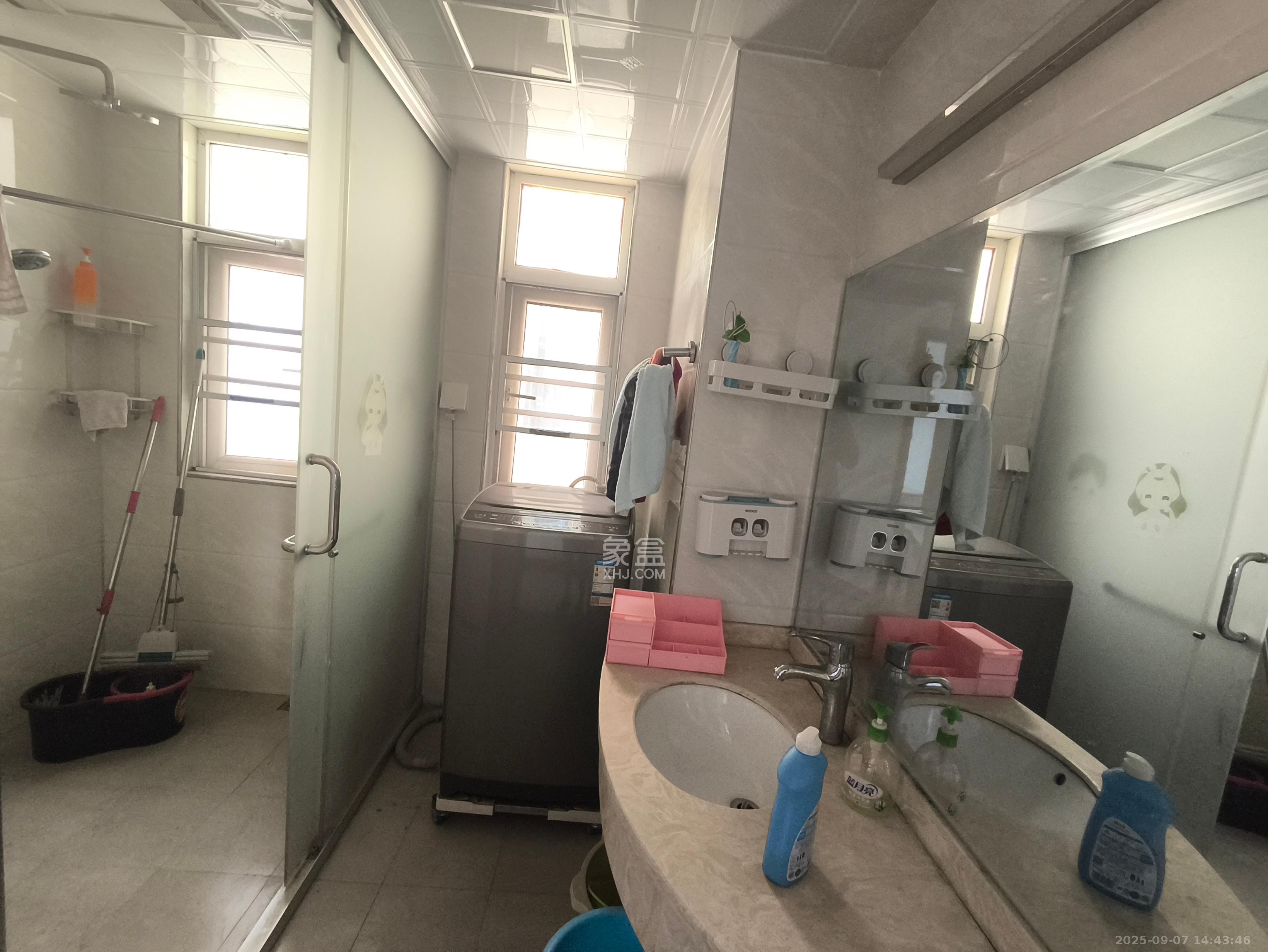 米兰春天  3室2厅1卫    1800.0元/月室内图