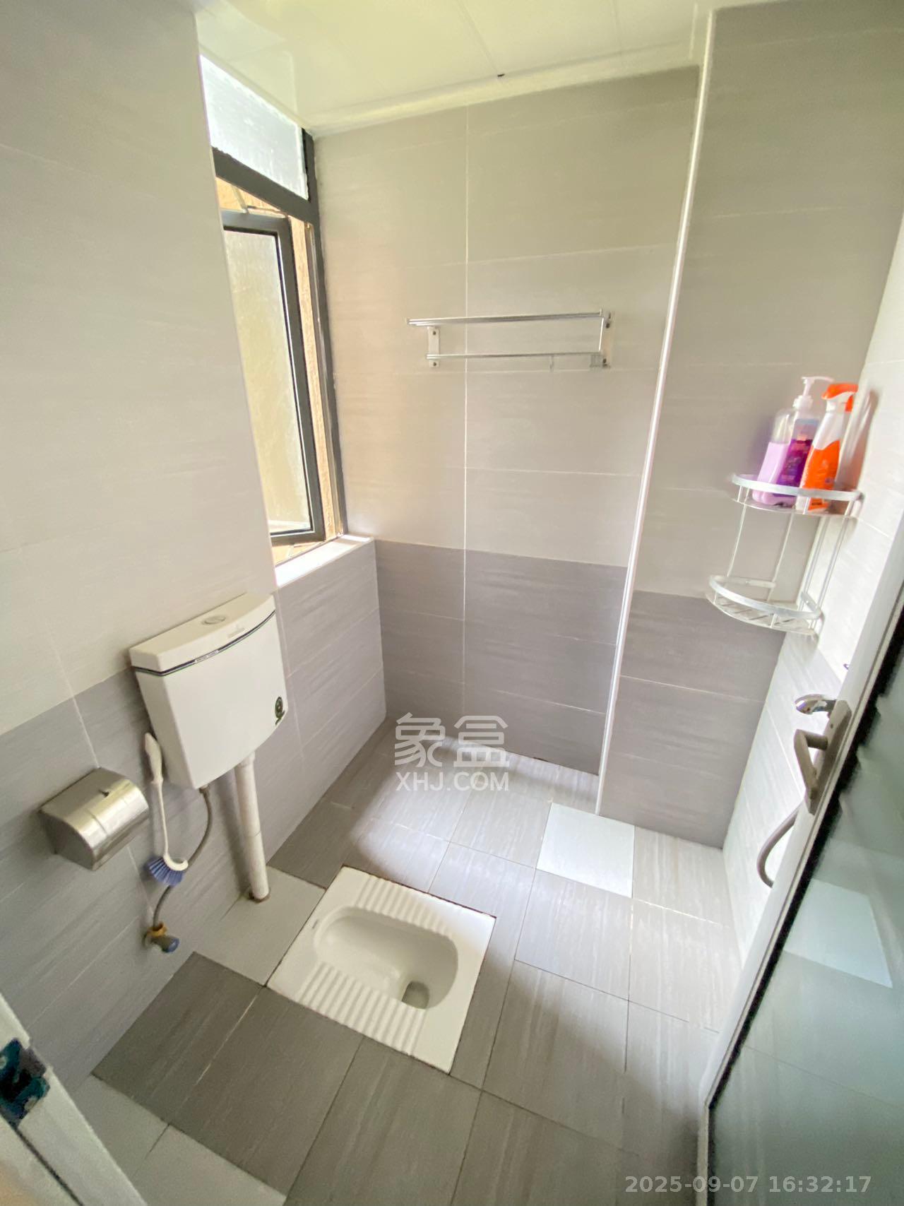 悦湖山  4室2厅2卫    2600.0元/月室内图