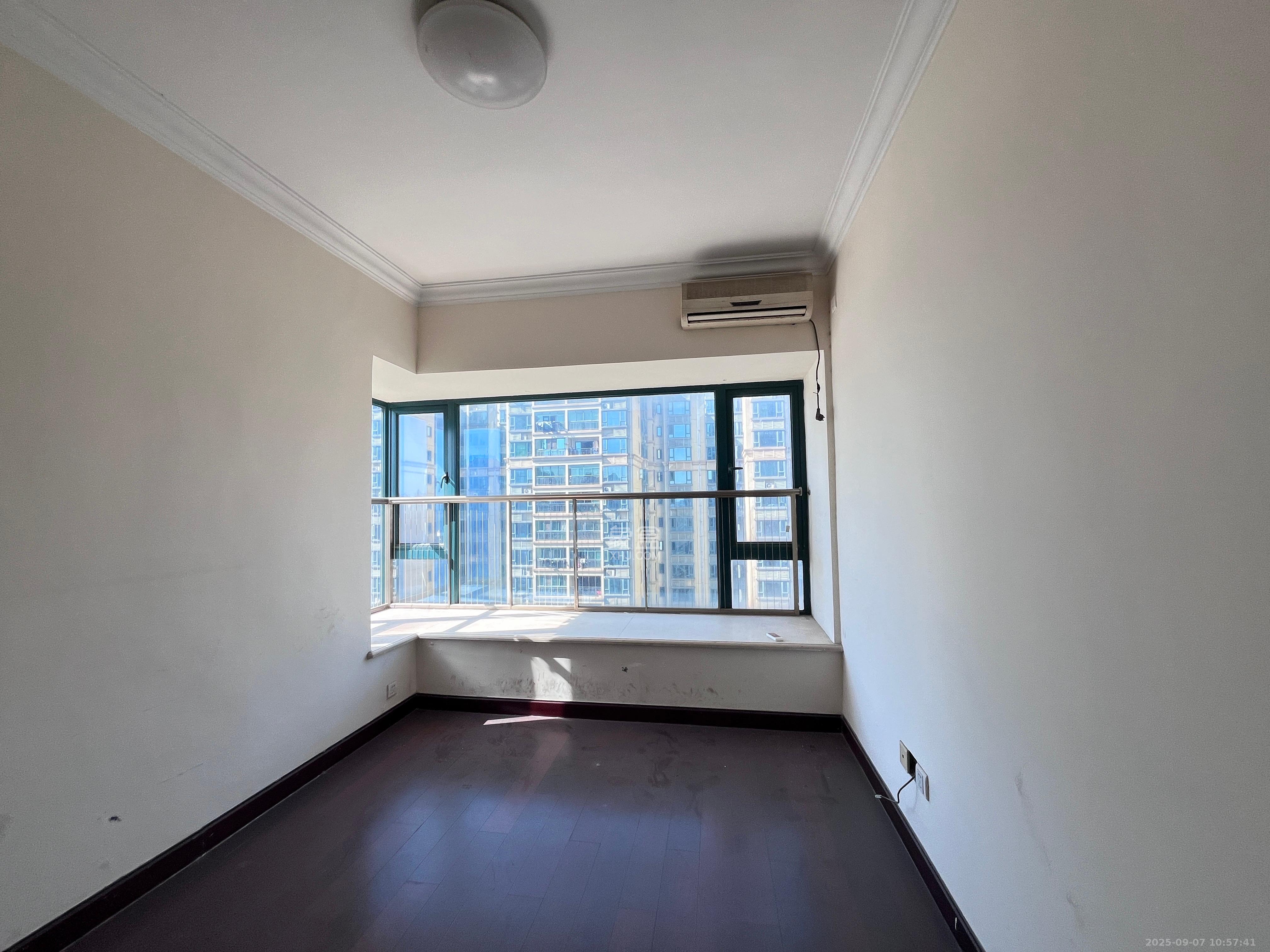 恒大绿洲 3室1厅1卫 2300.0元/月 恒大绿洲 3室1厅1卫 2300.0元/月室内图